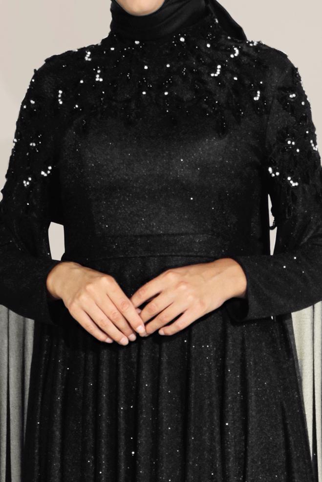 Tesettür giyim SİYAH GÜPÜR DETAYLI PELERİN KOL SİMLİ KUMAŞ ABİYE 50031 - ALVİNA