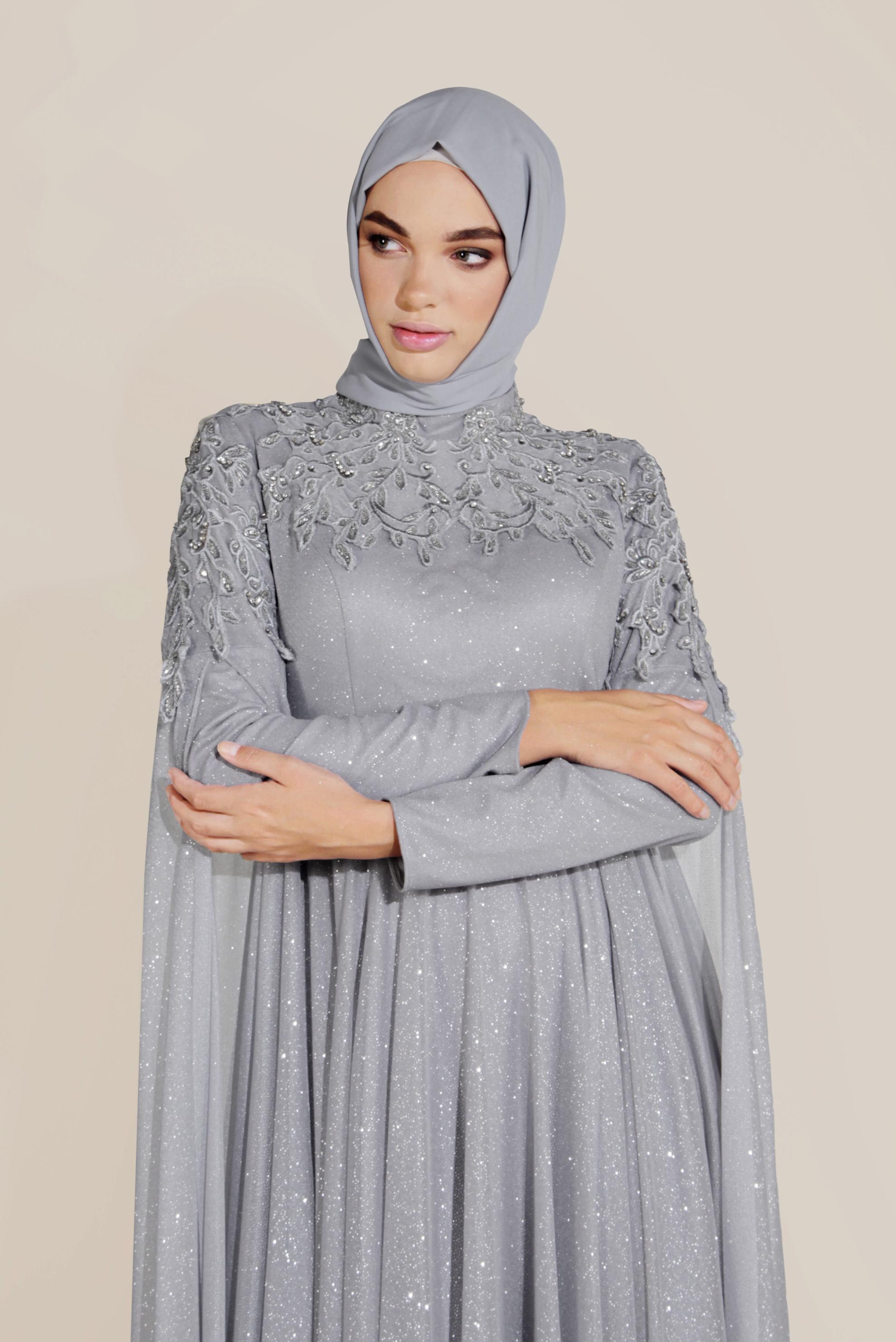 Tesettür giyim GRİ GÜPÜR DETAYLI PELERİN KOL SİMLİ KUMAŞ ABİYE 50031