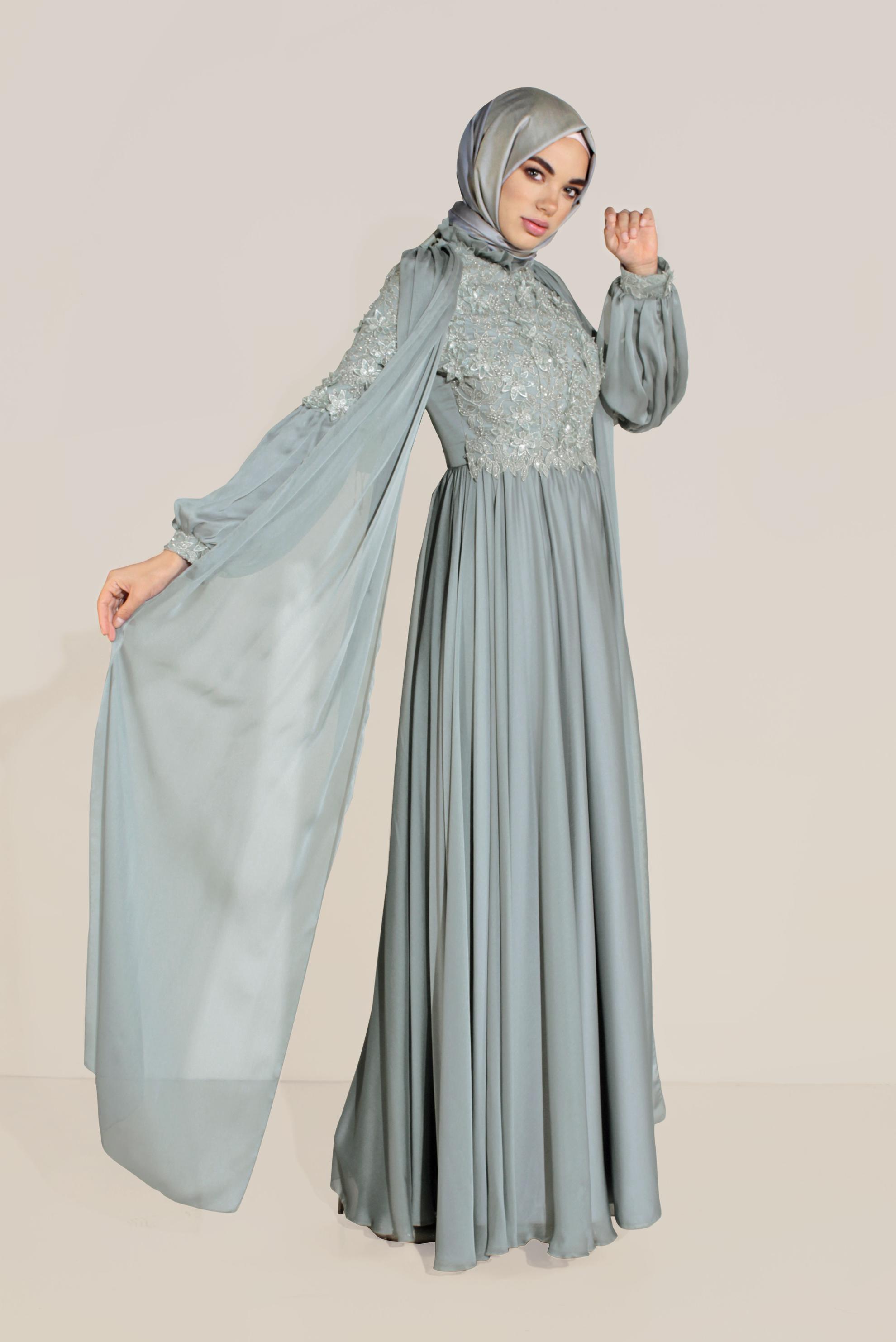 Tesettür giyim GRİ ÇİÇEK İŞLEMELİ FIRFIR YAKA PARLAK KUMAŞ ABİYE 50054