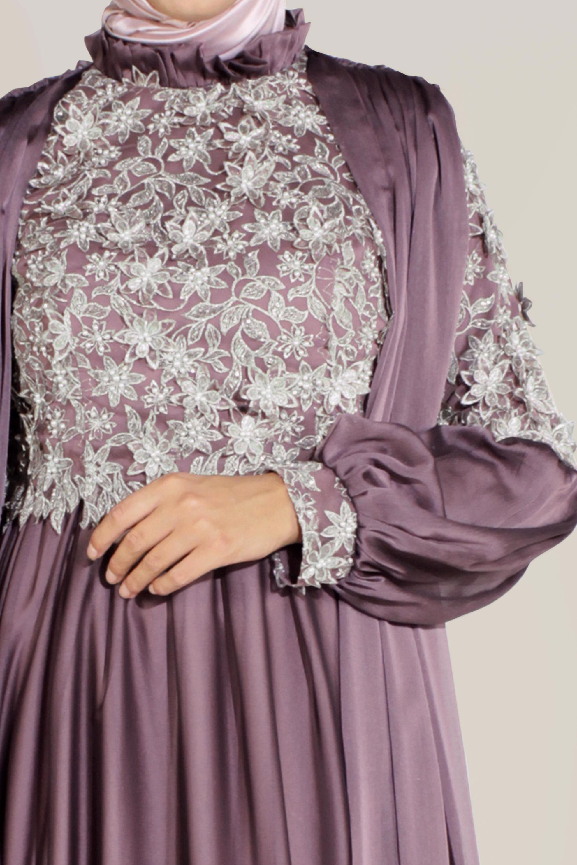 Tesettür giyim PEMBE ÇİÇEK İŞLEMELİ FIRFIR YAKA PARLAK KUMAŞ ABİYE 50054
