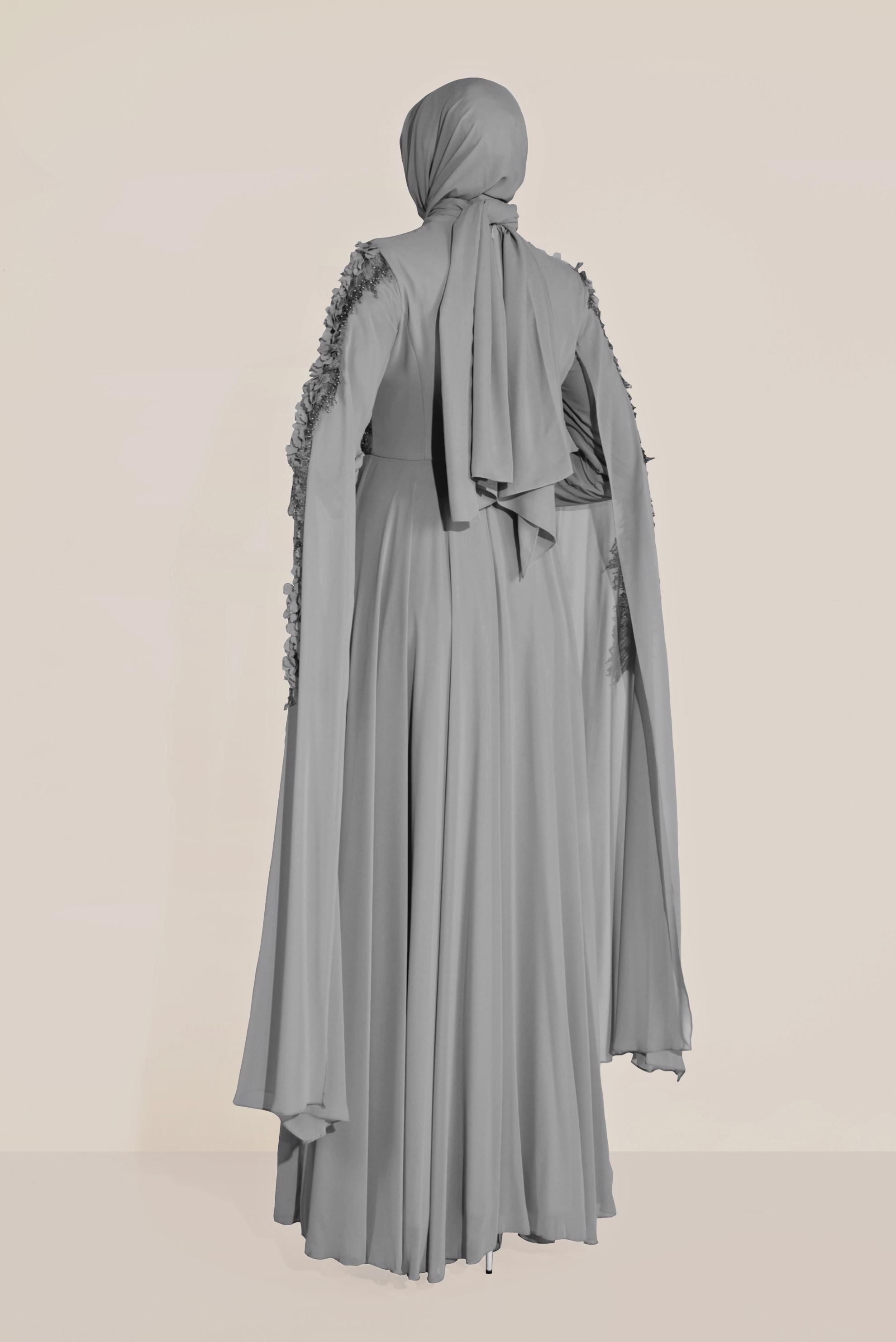 Tesettür giyim GRİ PELERİN KOLLU ÇİÇEK İŞLEMELİ TÜL ABİYE 50056