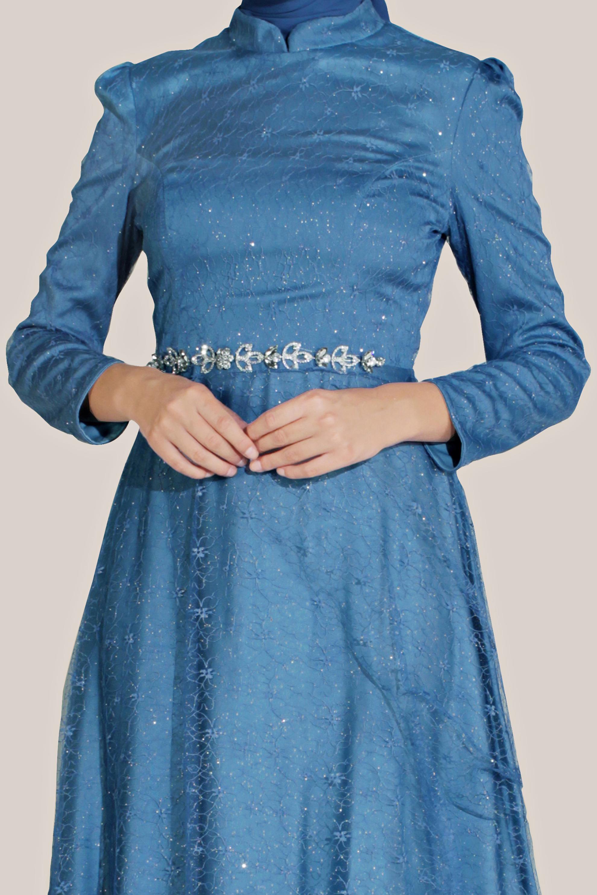 Tesettür giyim MAVİ TÜL DETAYLI SİMLİ HAKİM YAKA ABİYE 50066