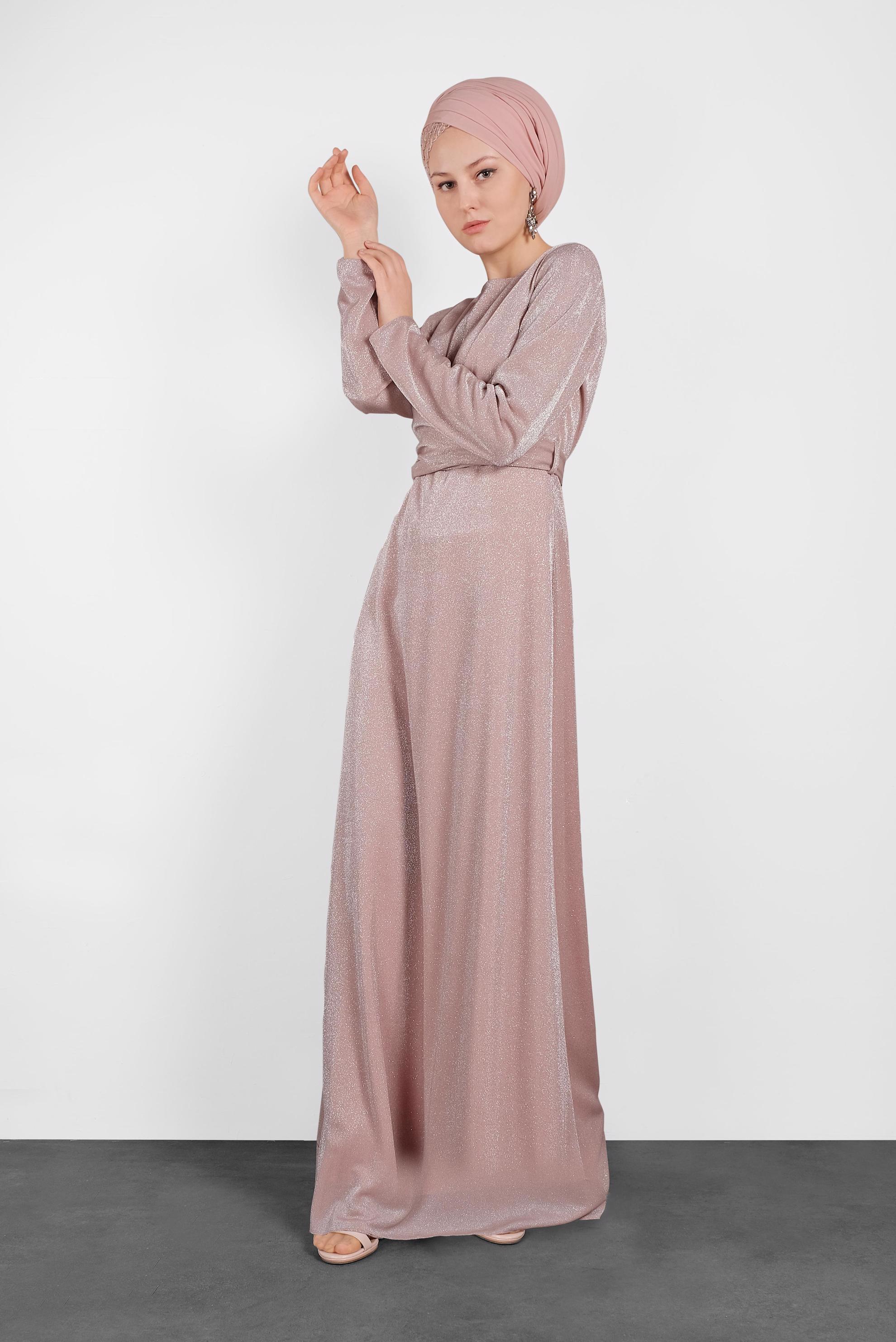 Tesettür giyim PUDRA BELİ KUŞAKLI SİMLİ ABİYE ELBİSE 5575