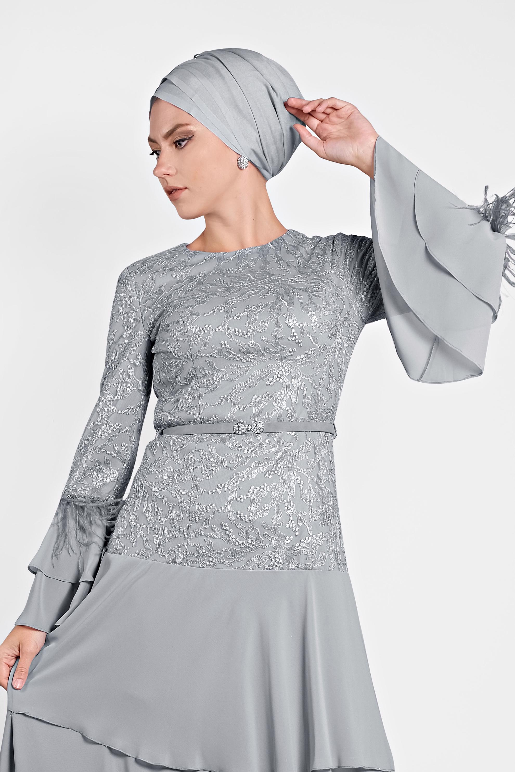Tesettür giyim GRİ FIRFIRLI İŞLEMELİ ABİYE ELBİSE 5604