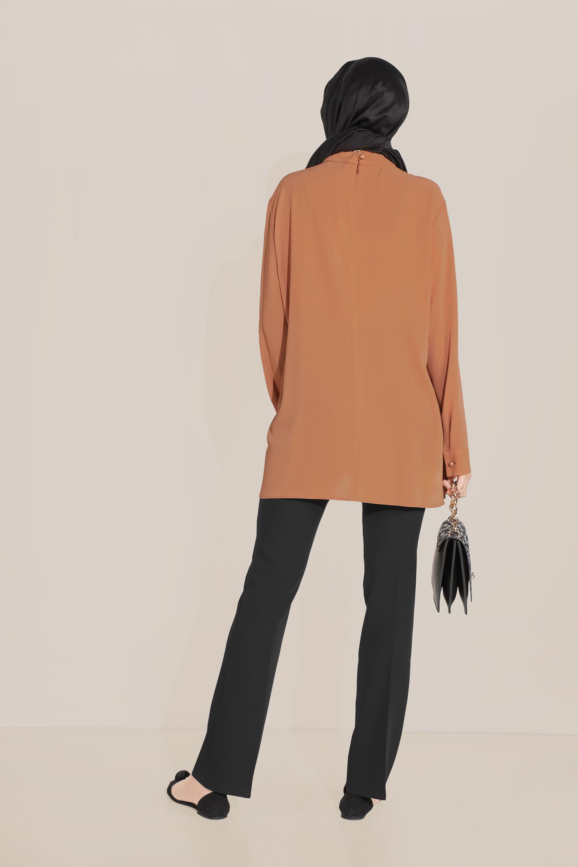 Tesettür giyim TURUNCU YAKASI BROŞ DETAYLI ŞİFON TUNİK 20036