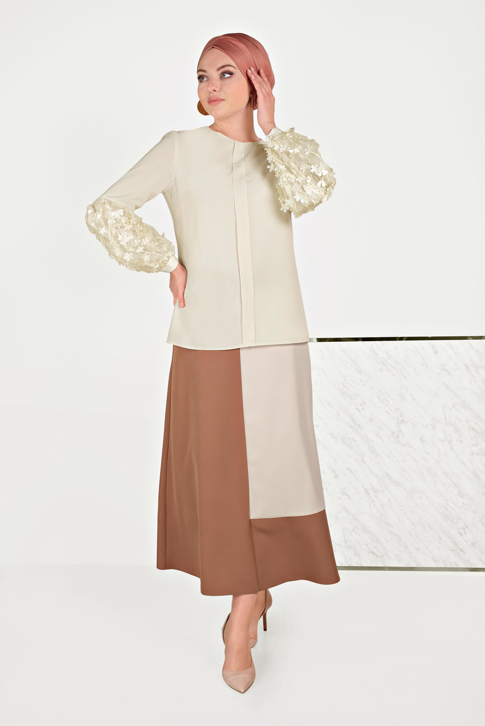 Tesettür giyim EKRU ÜÇ BOYUTLU ÇİÇEK DETAYLI BLUZ 40532