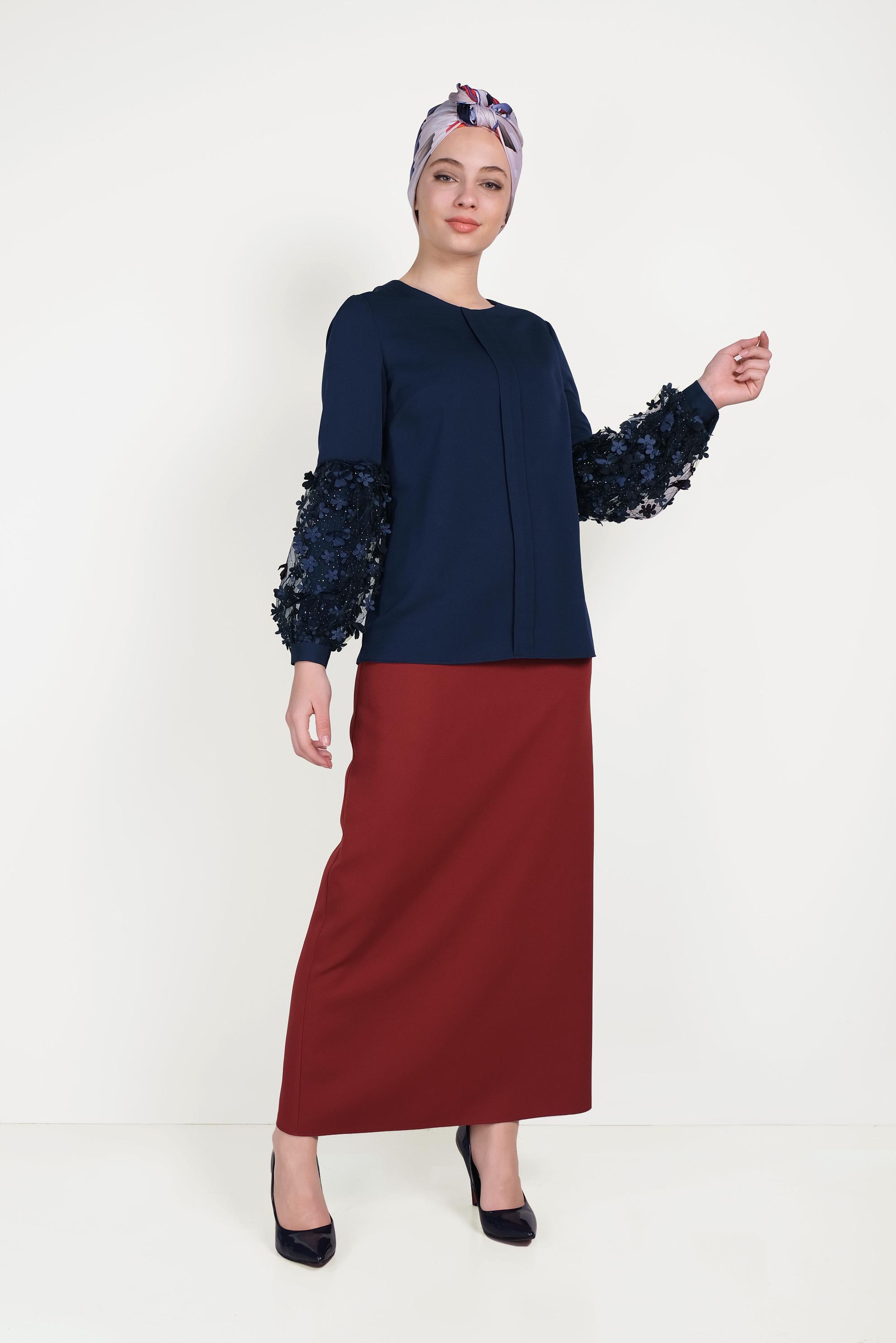 Tesettür giyim LACİVERT ÜÇ BOYUTLU ÇİÇEK DETAYLI BLUZ 40532