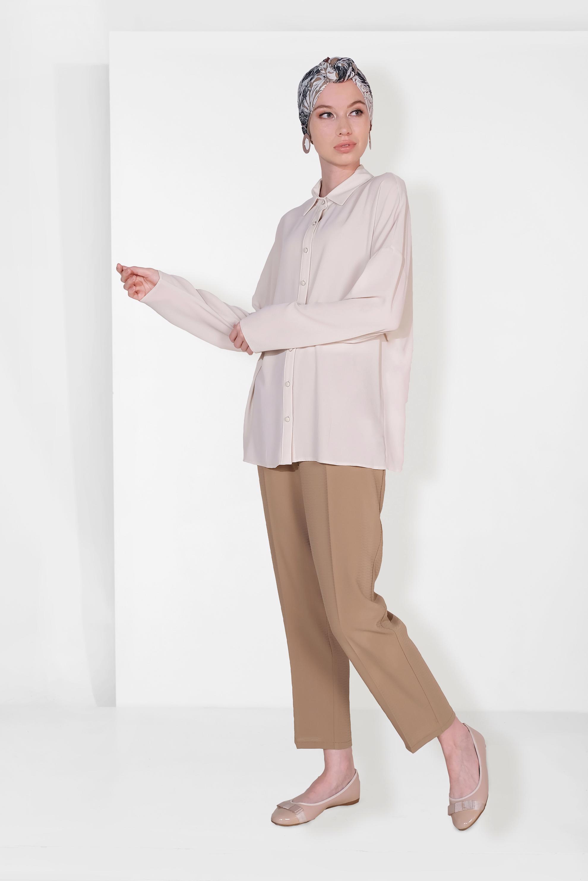 Tesettür giyim EKRU ÖNDEN DÜĞMELİ KLASİK BLUZ 4887	