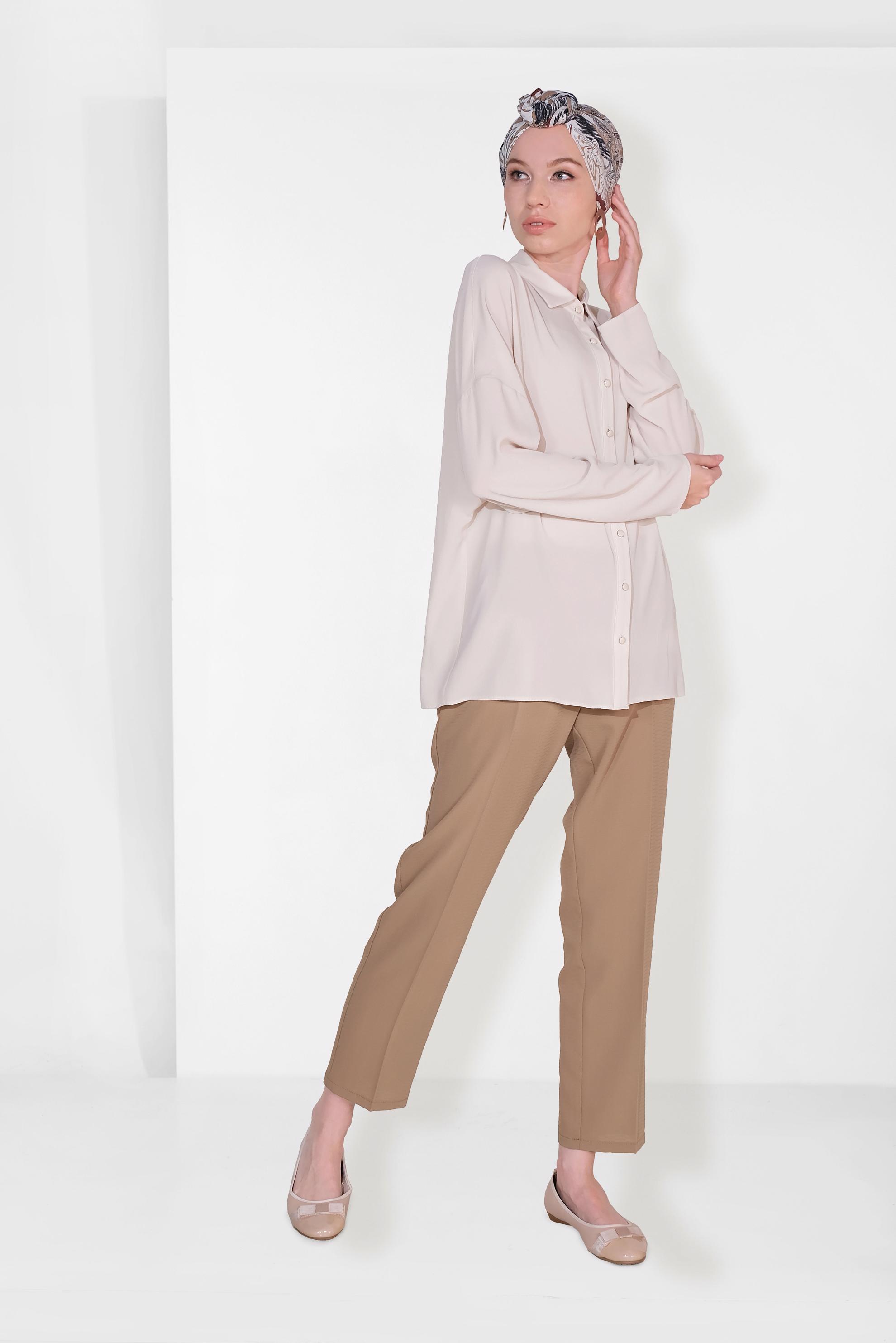 Tesettür giyim EKRU ÖNDEN DÜĞMELİ KLASİK BLUZ 4887	