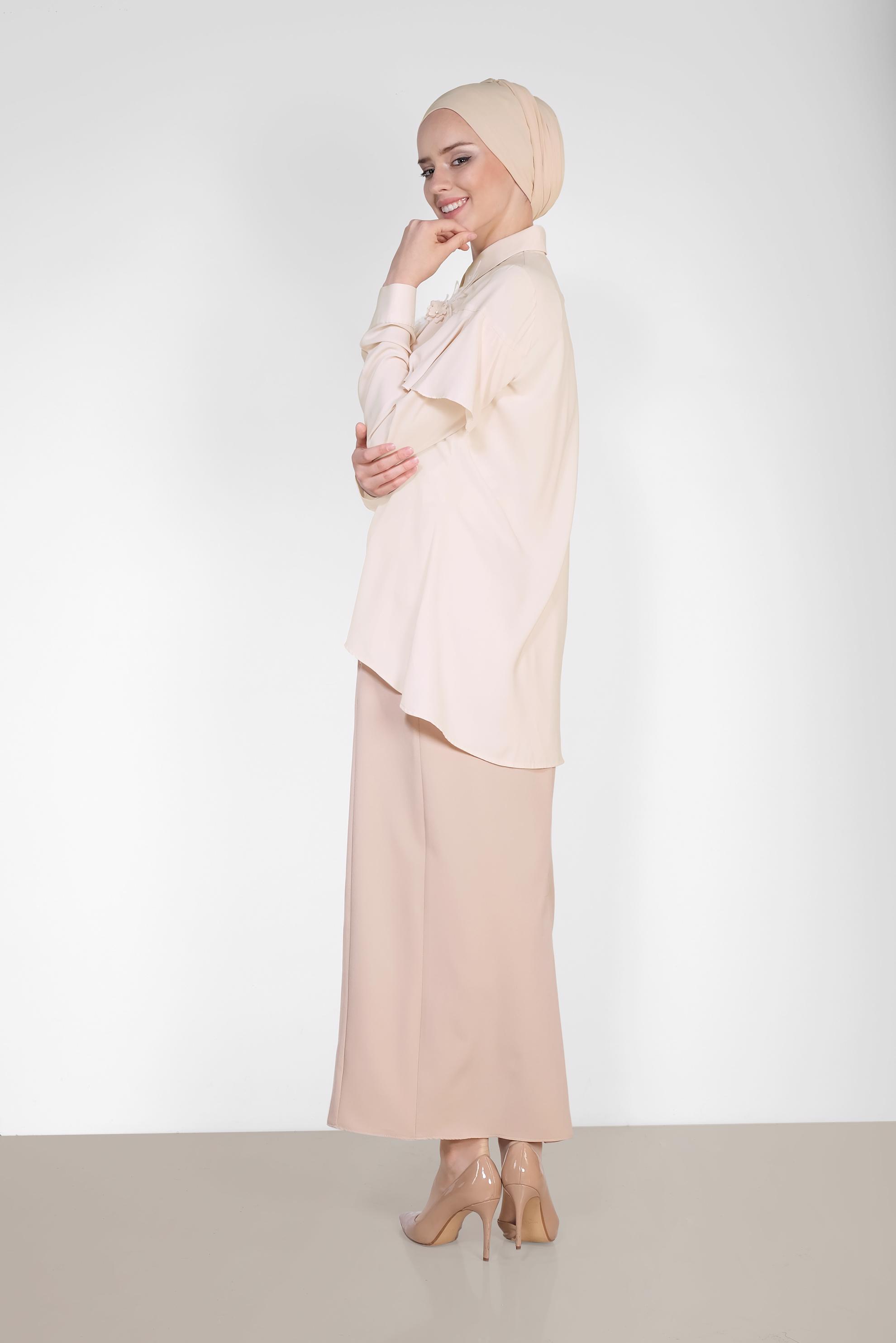 Tesettür giyim EKRU VOLAN DETAYLI BLUZ 4917