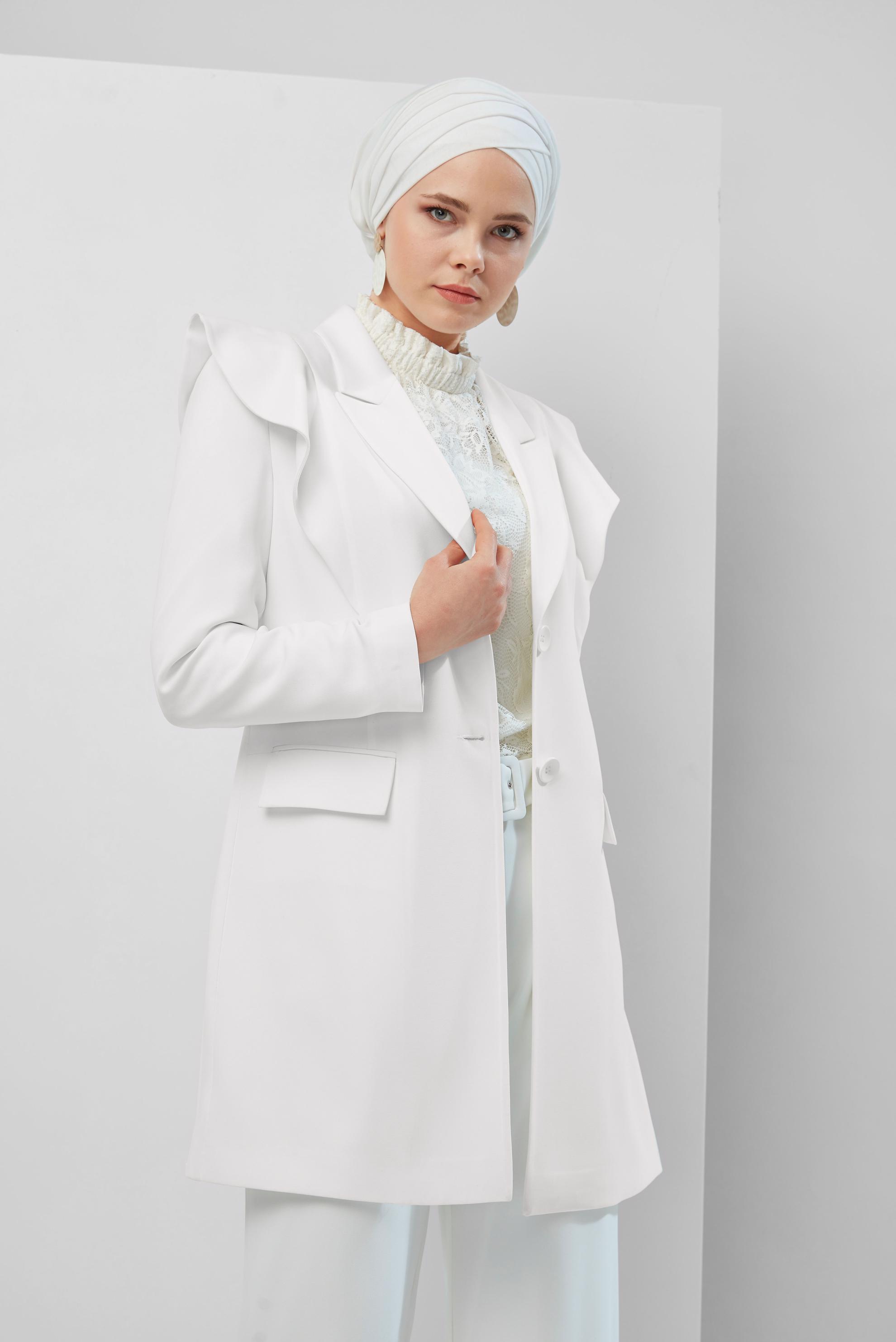 Tesettür giyim BEYAZ  KRUVAZE YAKA OMUZLARI VOLANLI CEKET 40579 