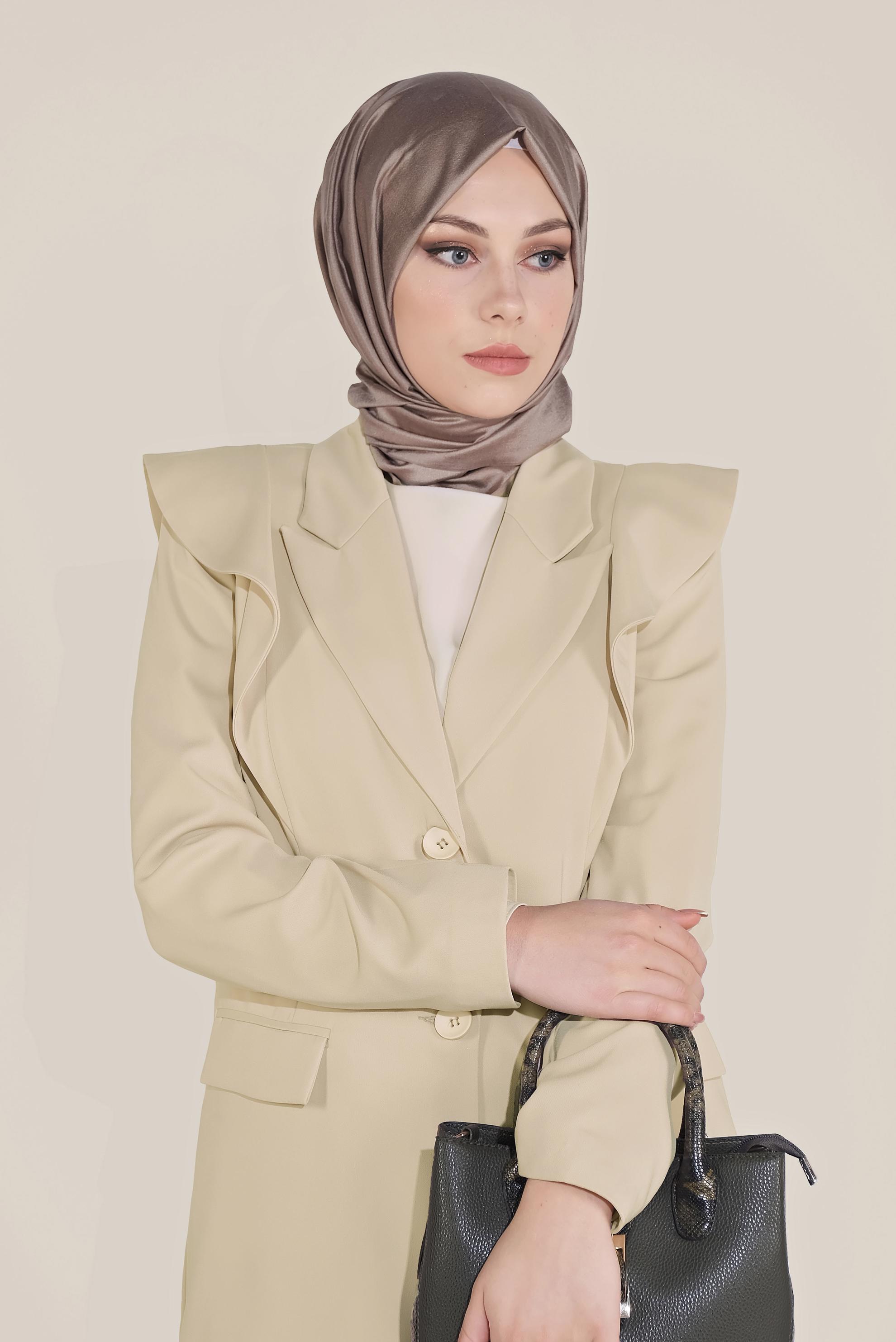 Tesettür giyim BEJ  KRUVAZE YAKA OMUZLARI VOLANLI CEKET 40579 