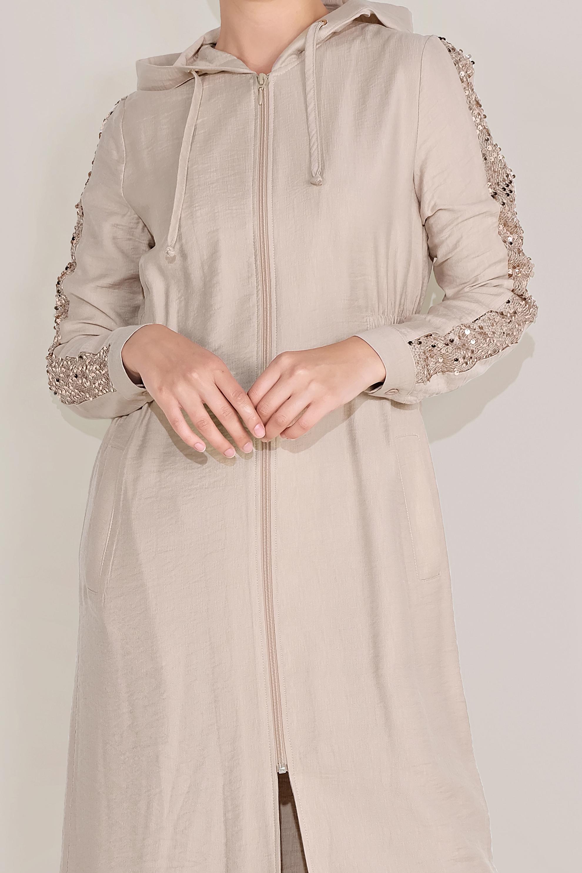 Tesettür giyim BEJ PUL PAYET KOL DETAYLI KAPÜŞONLU GİY ÇIK 40641 