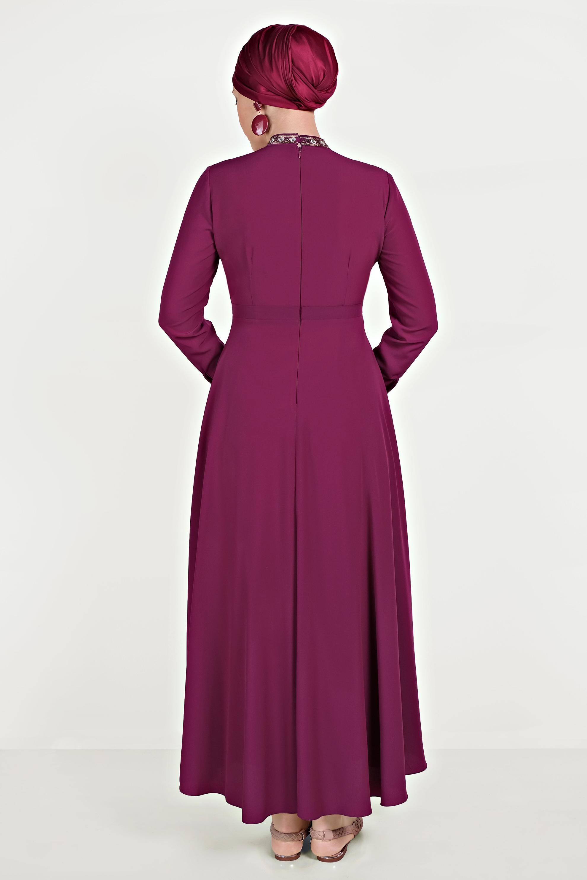 Tesettür giyim MOR BOYUNDAN BAĞLAMALI NAKIŞLI ELBİSE 40231	