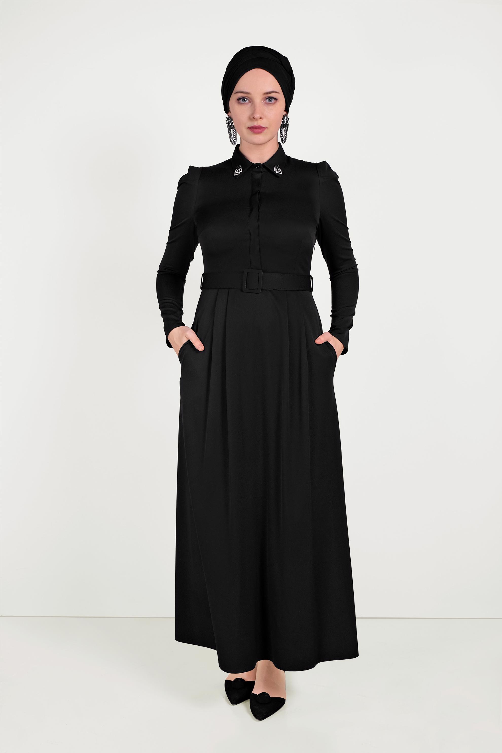 Tesettür giyim SİYAH YAKASI TAŞLI ELBİSE 40455