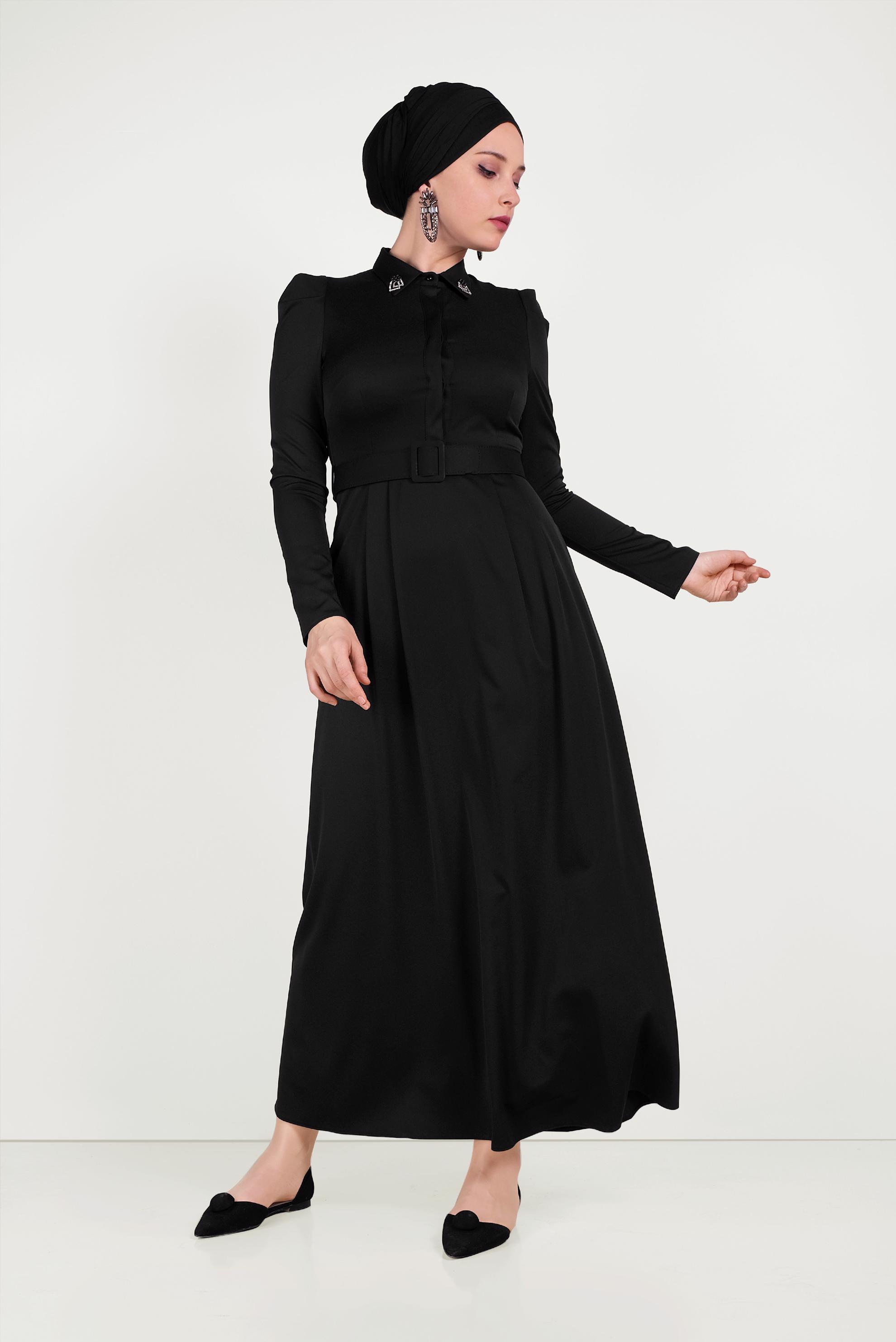 Tesettür giyim SİYAH YAKASI TAŞLI ELBİSE 40455