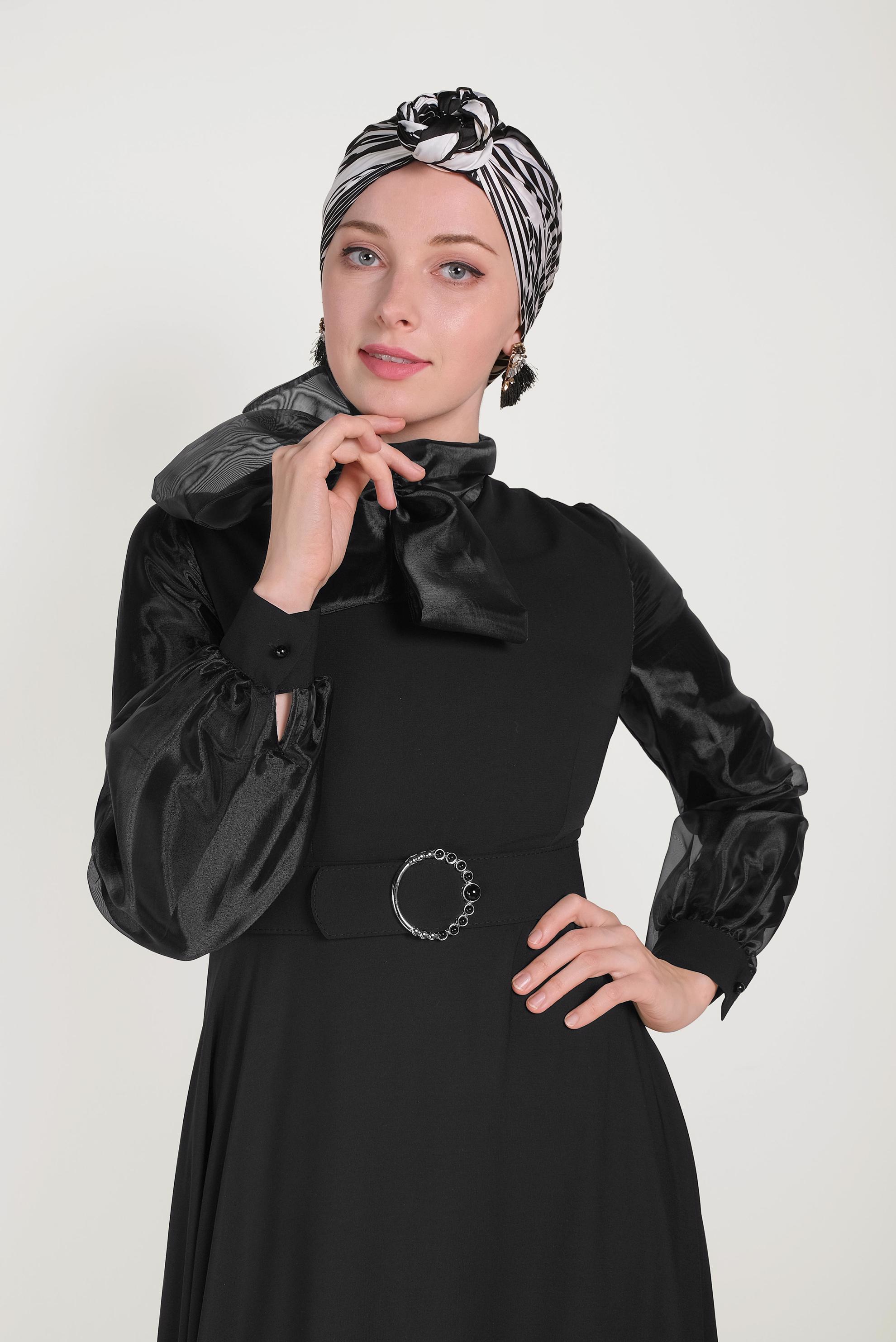 Tesettür giyim SİYAH BOYUNDAN BAĞLAMALI TÜL DETAYLI ELBİSE 40459