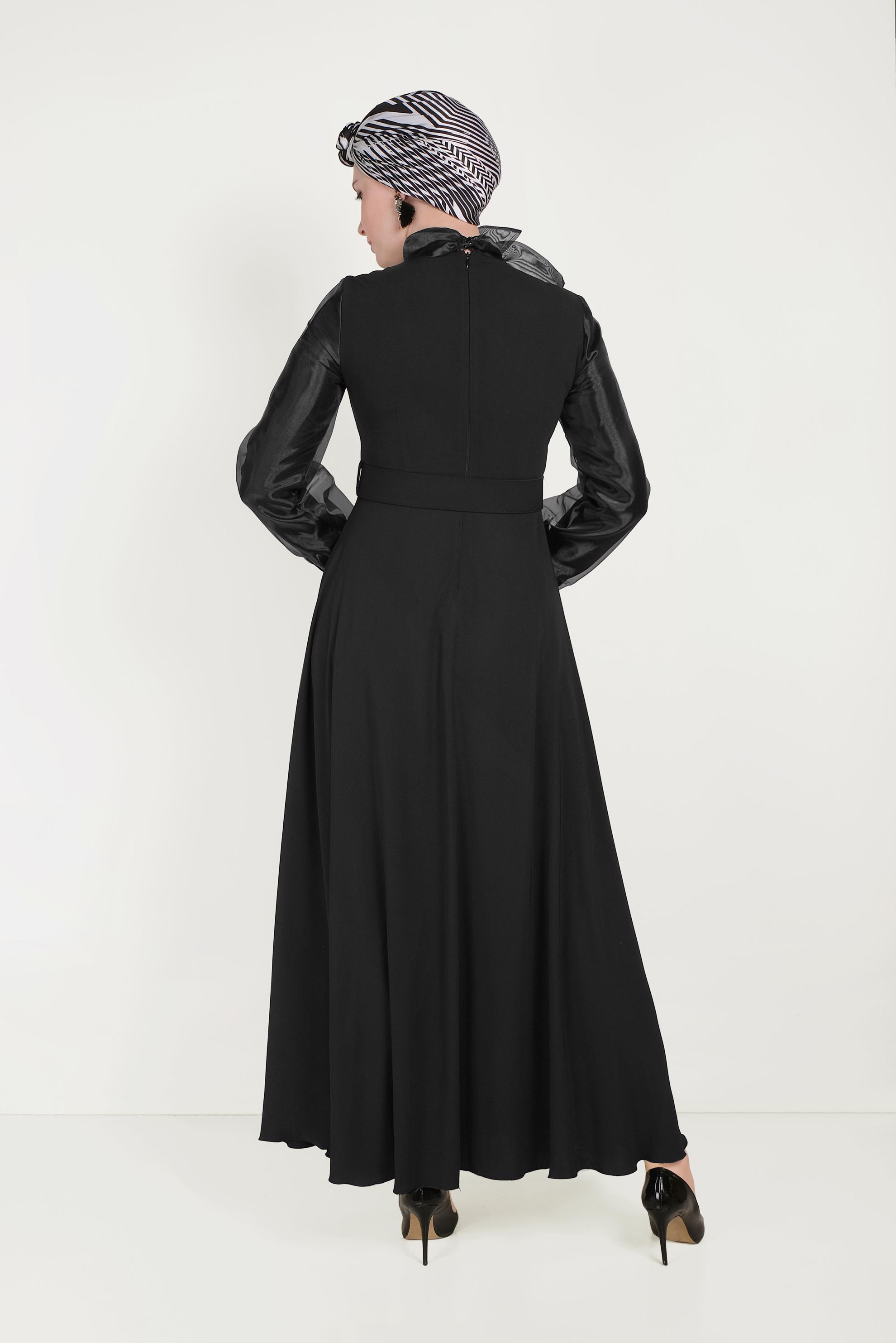 Tesettür giyim SİYAH BOYUNDAN BAĞLAMALI TÜL DETAYLI ELBİSE 40459