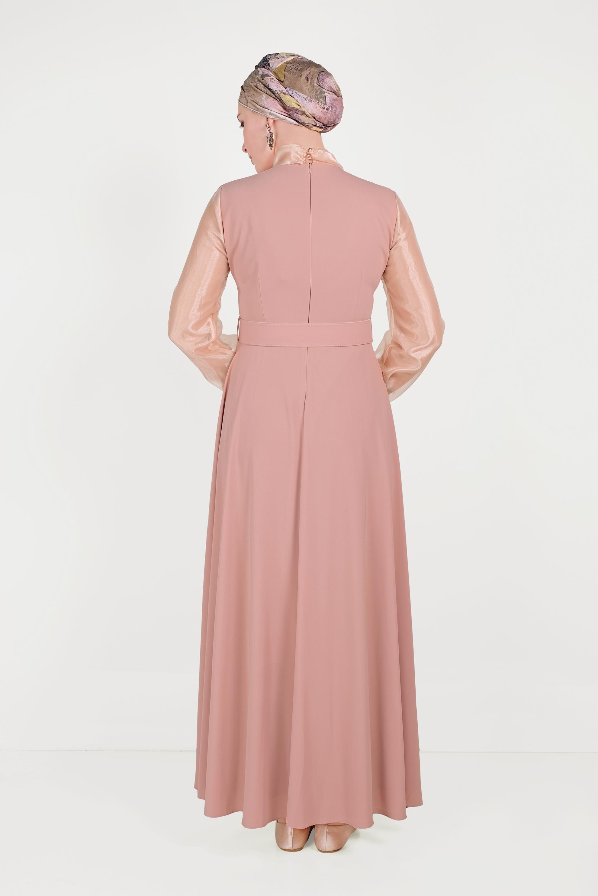 Tesettür giyim KAHVE BOYUNDAN BAĞLAMALI TÜL DETAYLI ELBİSE 40459