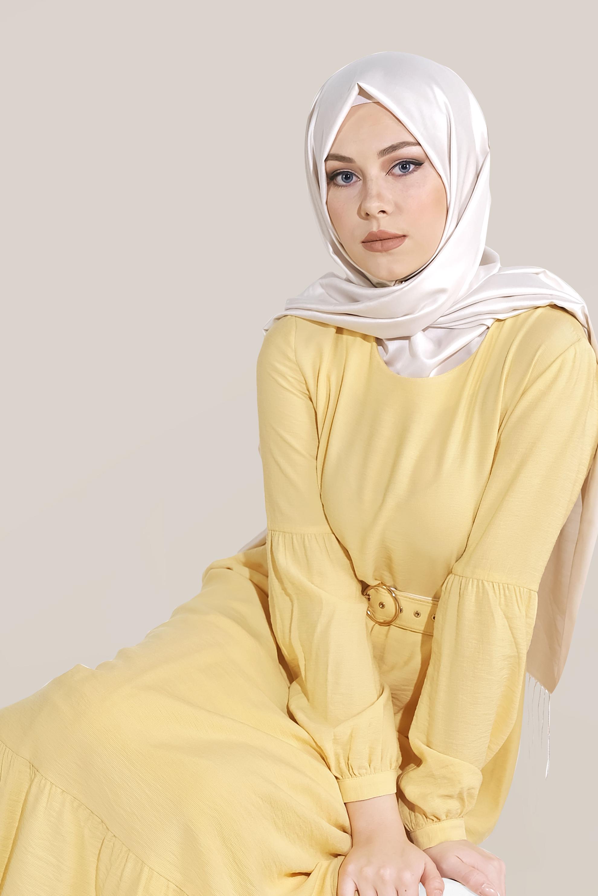 Tesettür giyim SARI ETEĞİ VOLANLI KEMERLİ ELBİSE 40463 