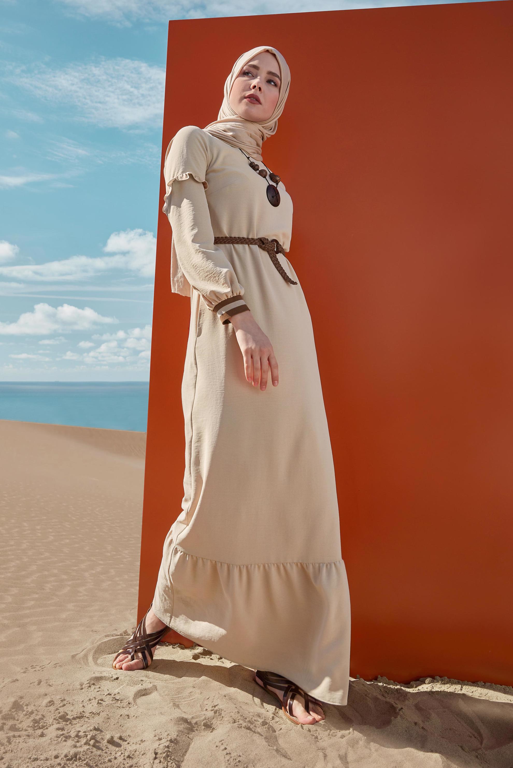 Tesettür giyim KAHVE MANŞETLERİ LASTİKLİ FIRFIRLI ELBİSE 40464