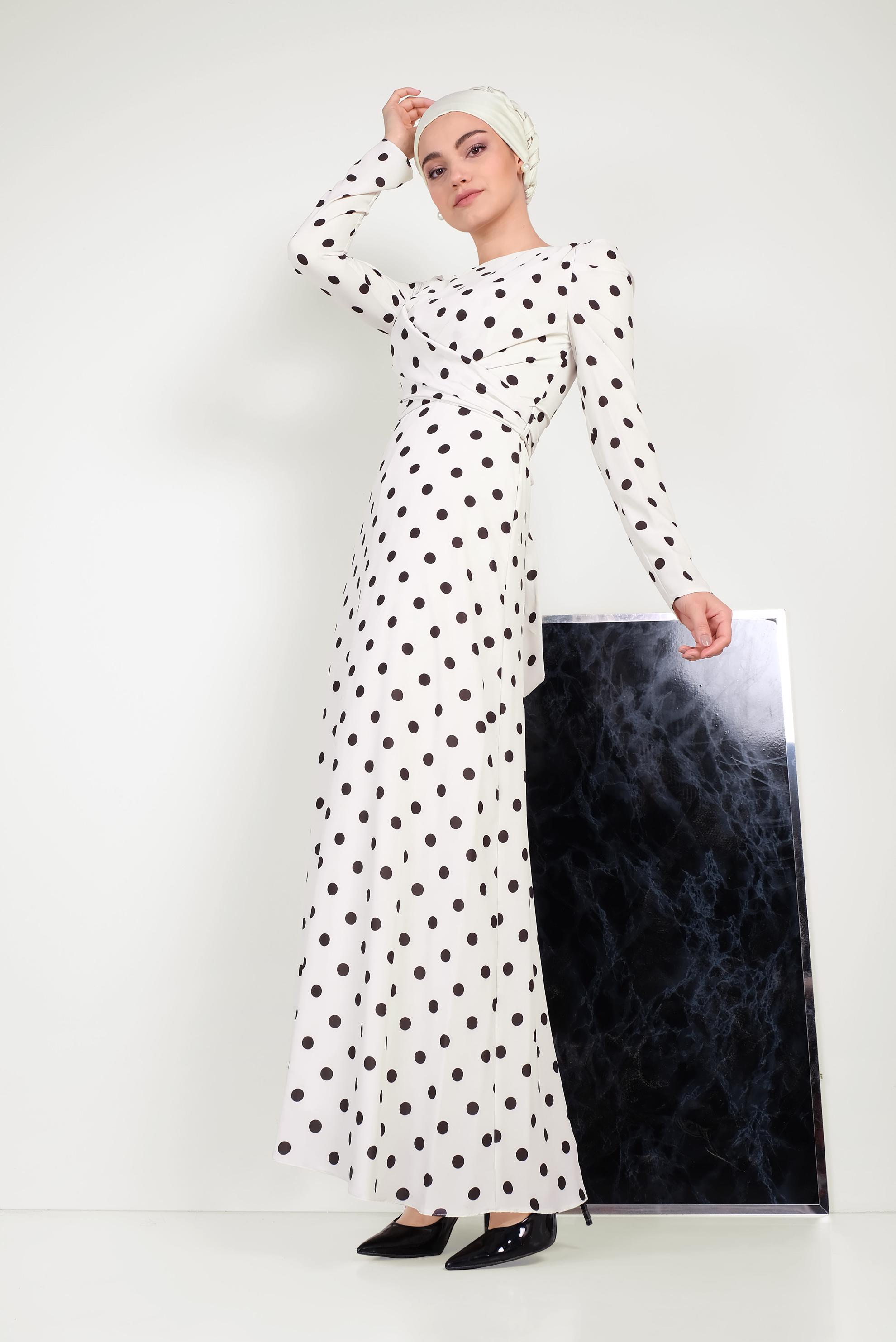 Tesettür giyim BEJ PUANTİYE DESENLİ ELBİSE 40504