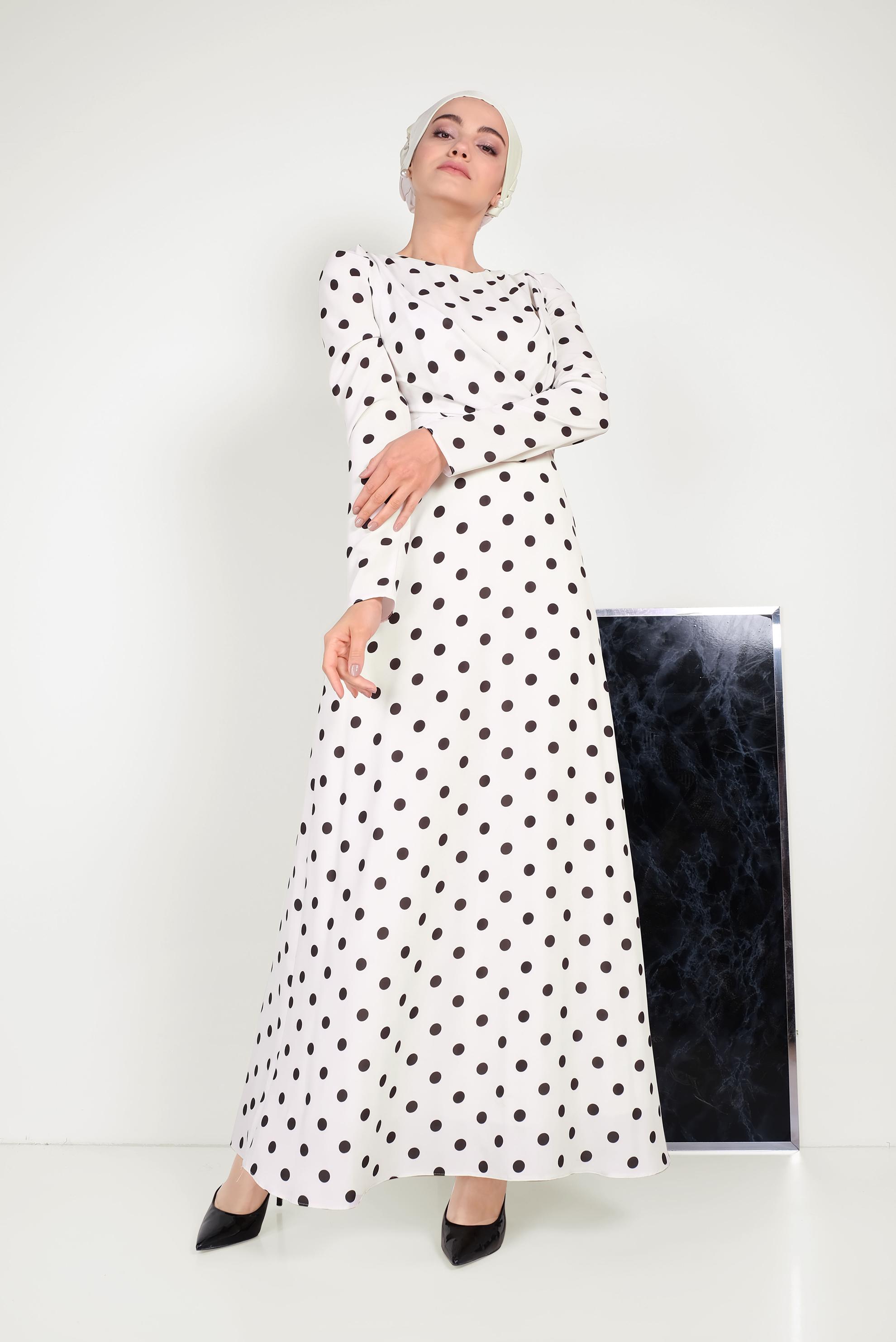 Tesettür giyim BEJ PUANTİYE DESENLİ ELBİSE 40504