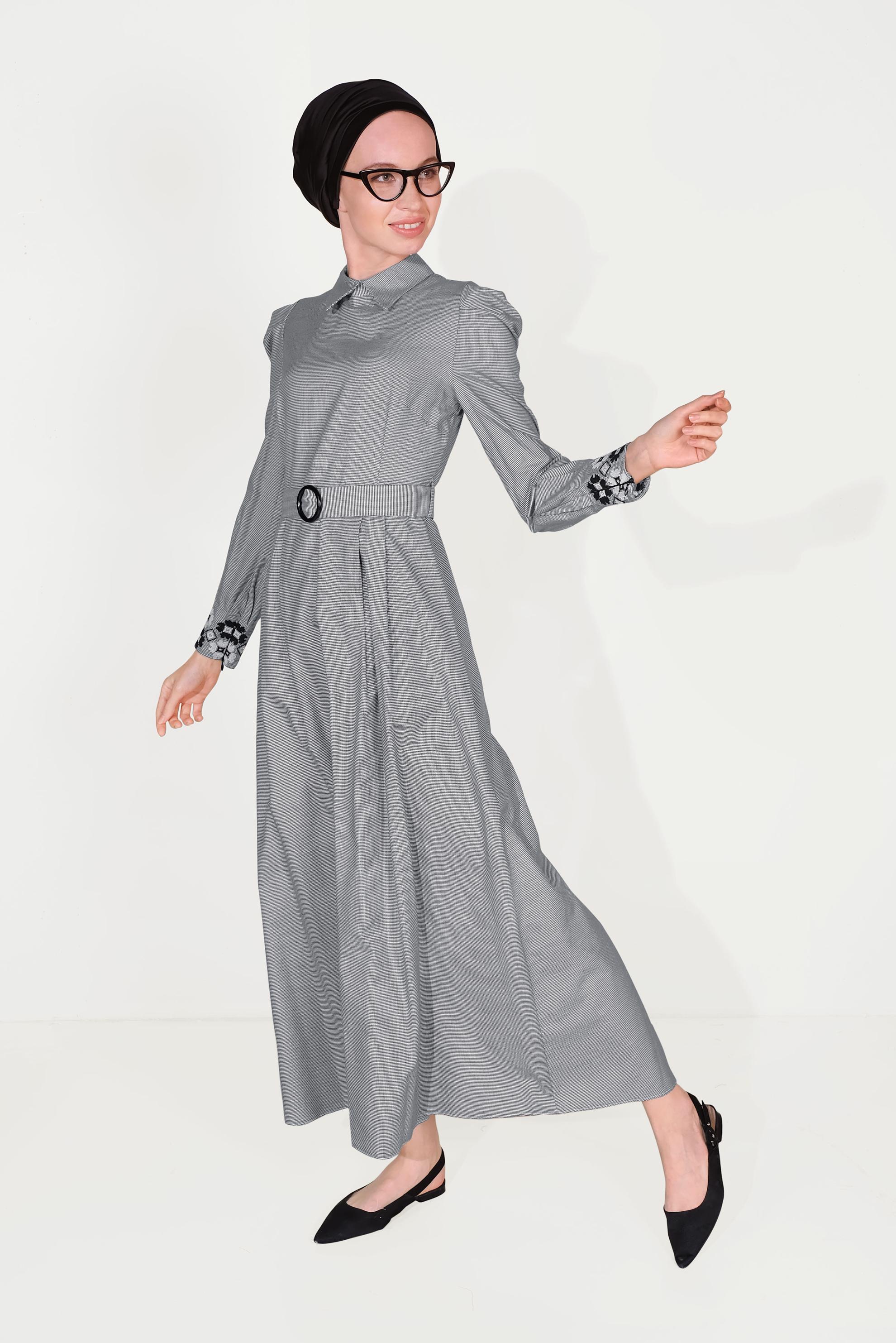 Tesettür giyim SİYAH PAMUKLU KAZAYAĞI DESENLİ NAKIŞ DETAYLI ELBİSE 40520 