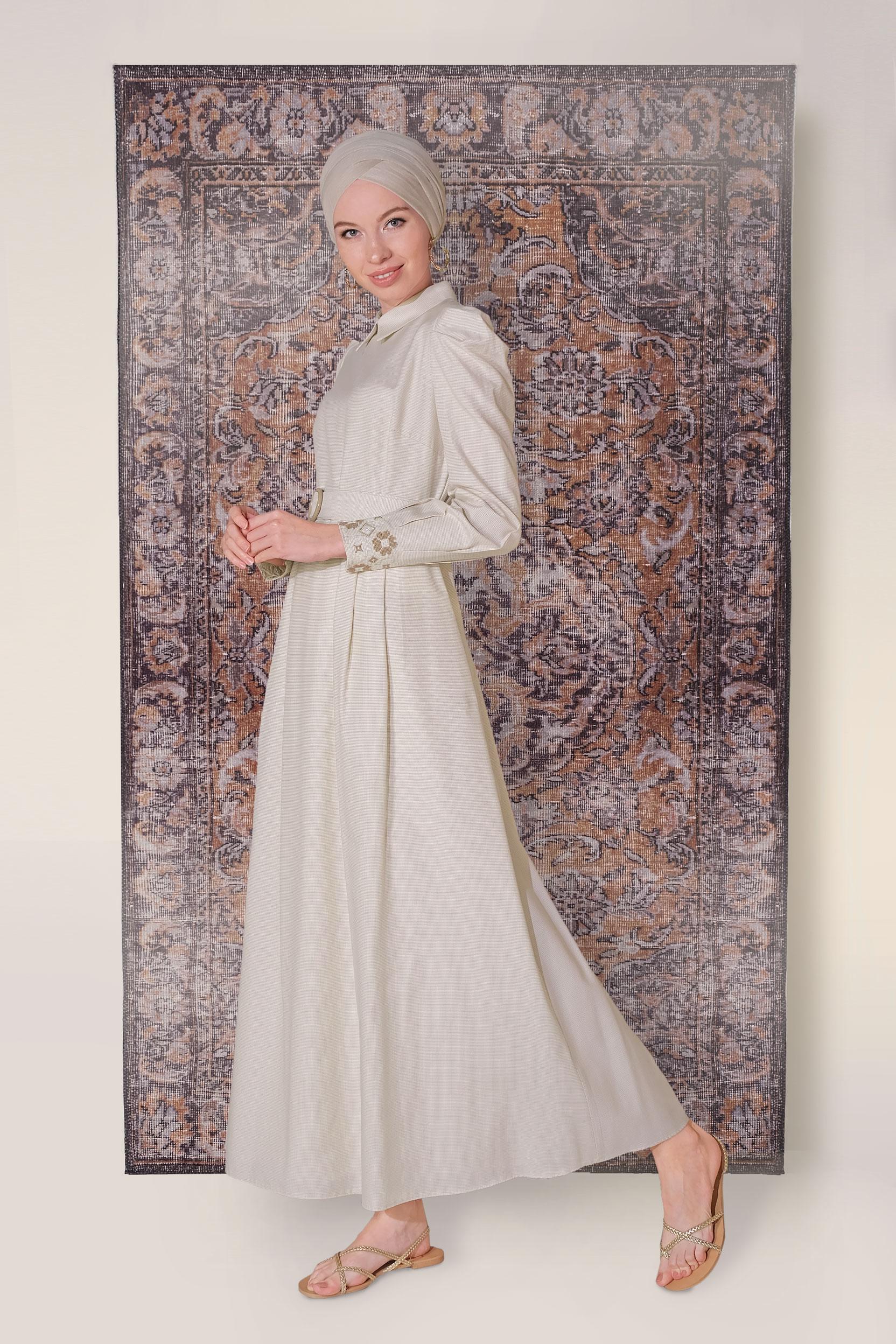 Tesettür giyim BEJ PAMUKLU KAZAYAĞI DESENLİ NAKIŞ DETAYLI ELBİSE 40520 