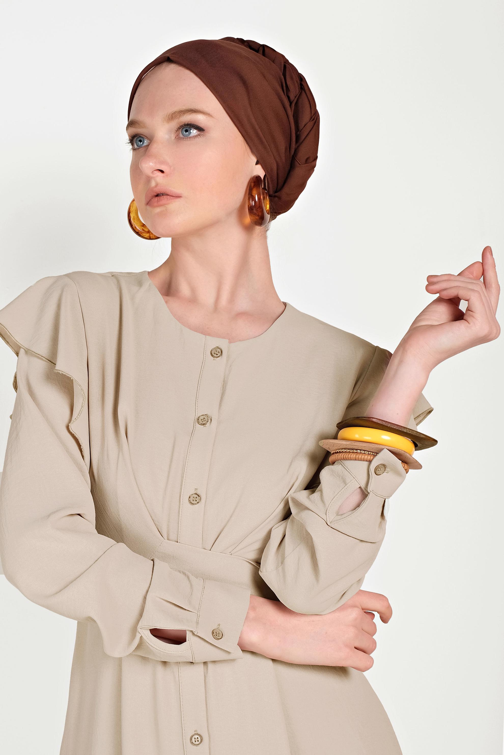 Tesettür giyim BEJ VOLANLI ELBİSE 40543 