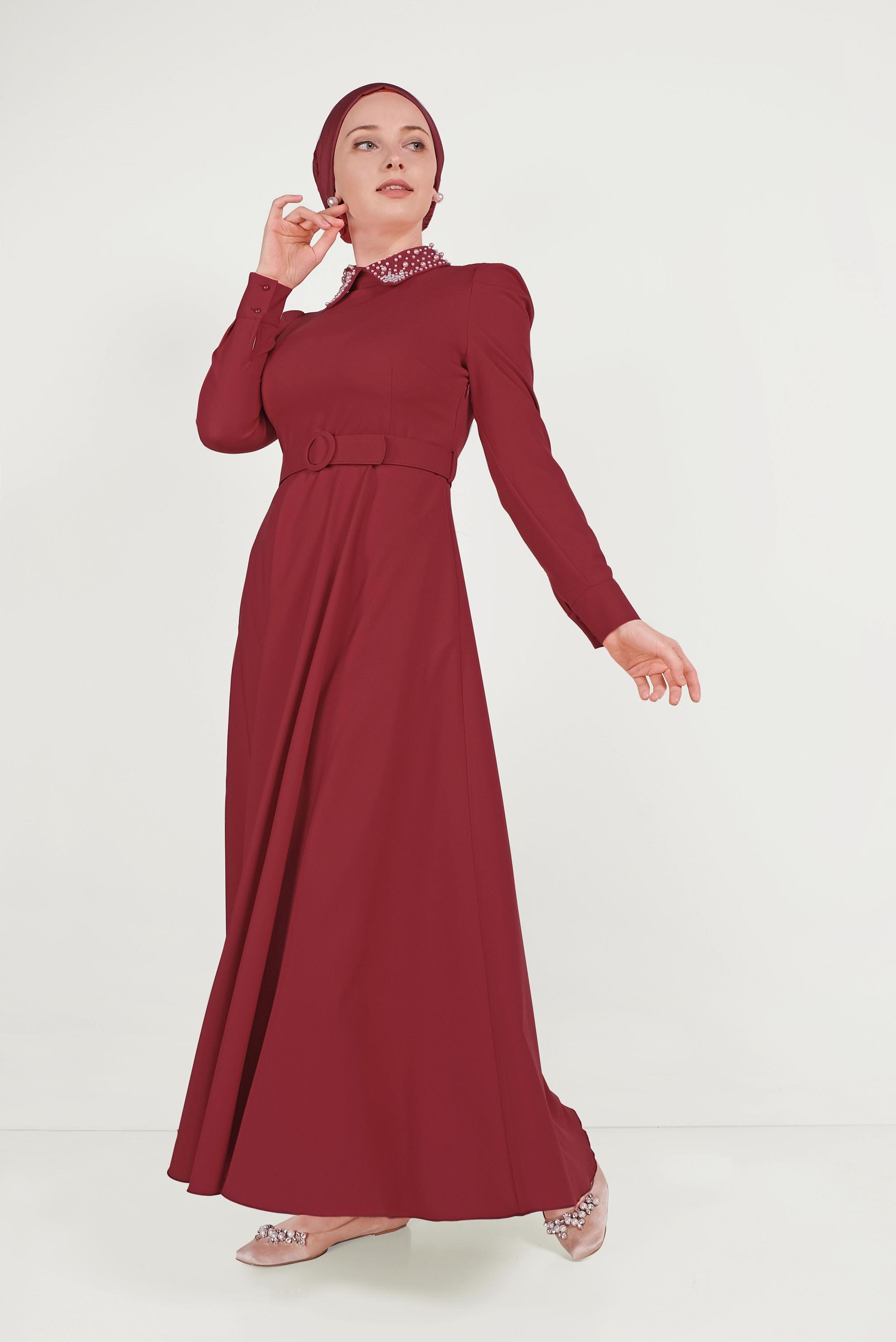 Tesettür giyim KIRMIZI YAKASI İNCİLİ ELBİSE 40559