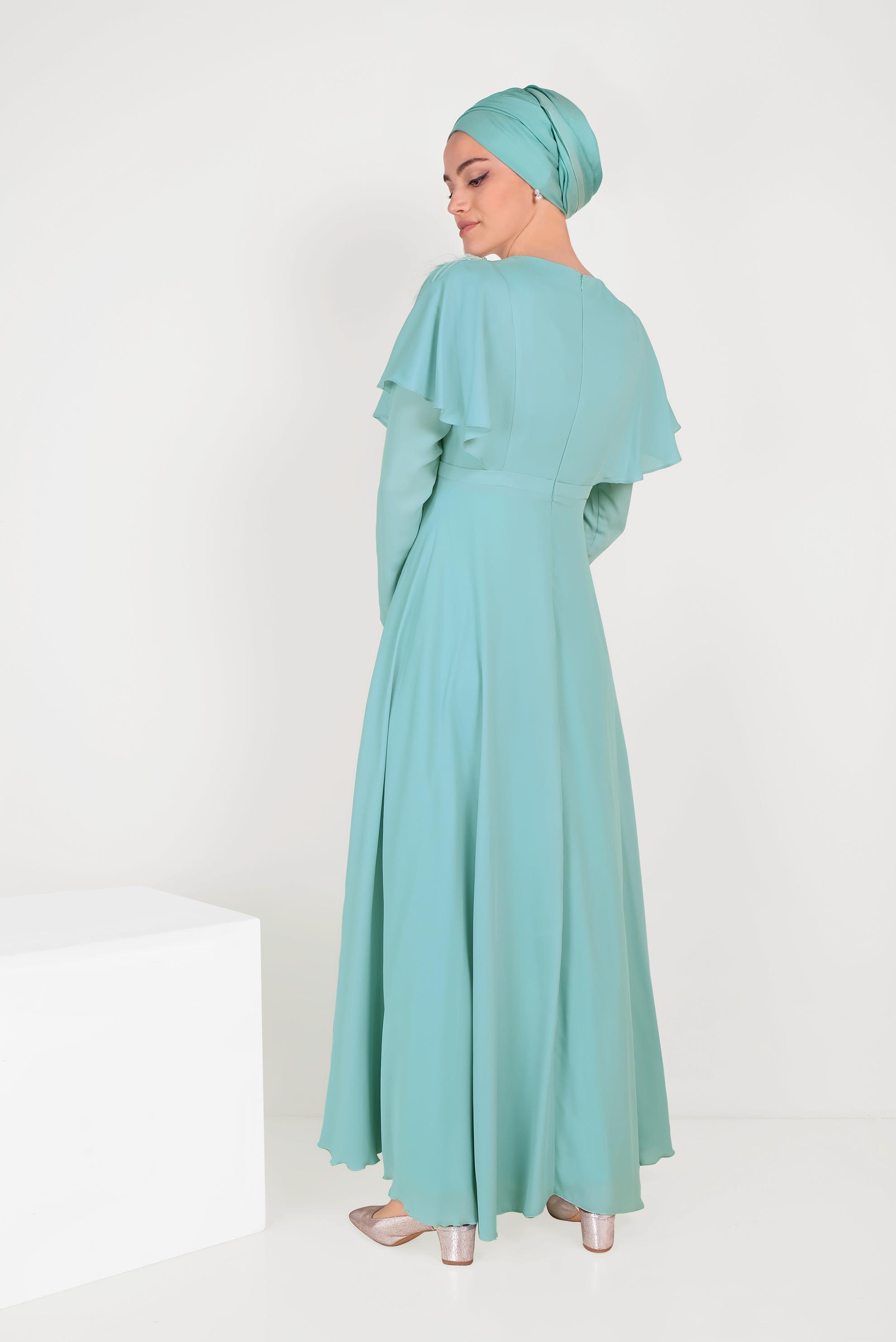 Tesettür giyim YEŞİL VOLANLI VE TÜYLÜ ŞİFON ELBİSE 40567 