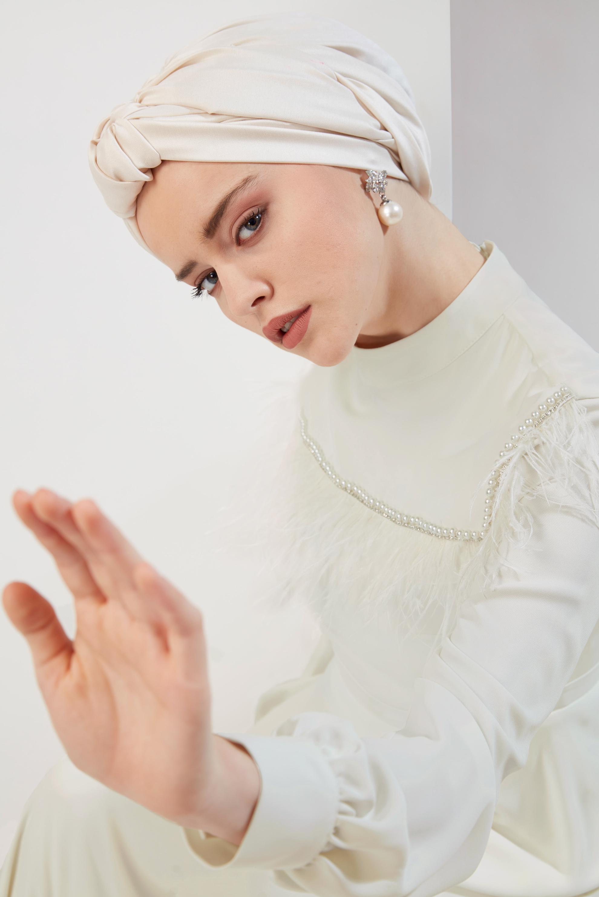 Tesettür giyim BEYAZ İNCİ VE TÜYLÜ ELBİSE 40568