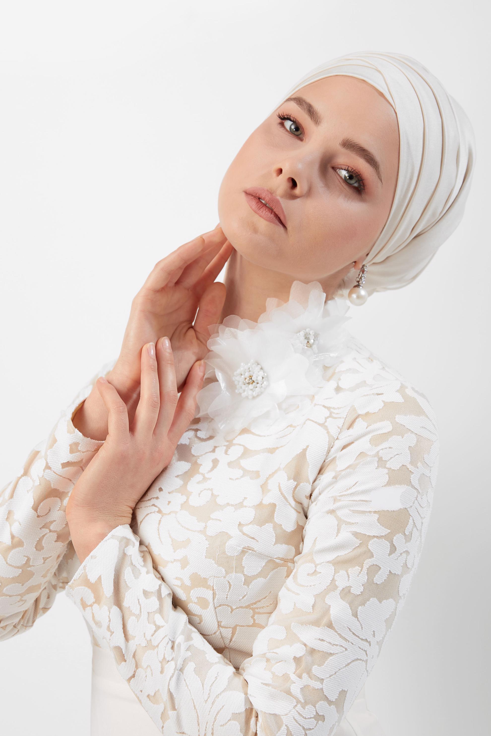 Tesettür giyim BEYAZ ÇİÇEK DESENLİ ELBİSE 40598