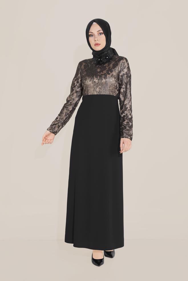 Tesettür giyim SİYAH YAKASI ÇİÇEK BROŞLU DESENLİ ELBİSE 40598-1  - ALVİNA