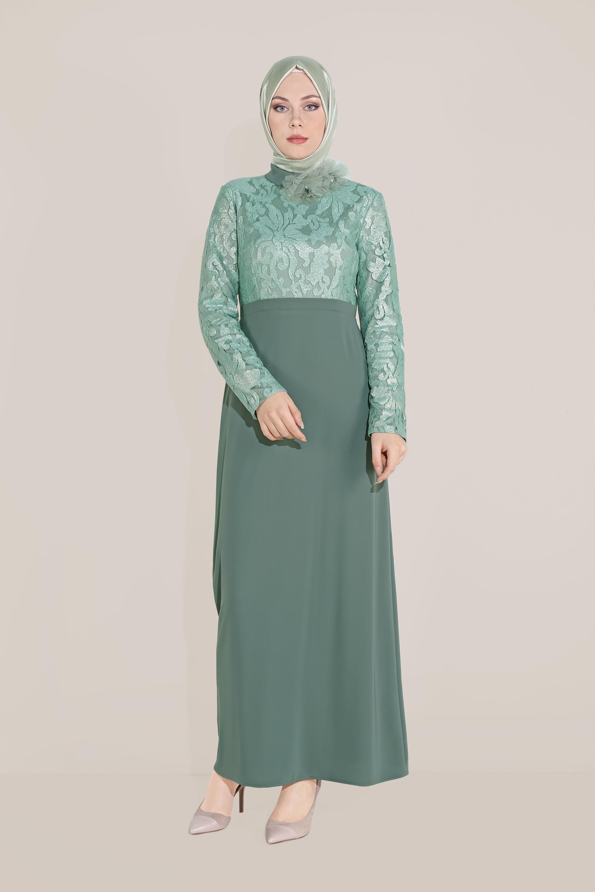 Tesettür giyim YEŞİL YAKASI ÇİÇEK BROŞLU DESENLİ ELBİSE 40598-1 