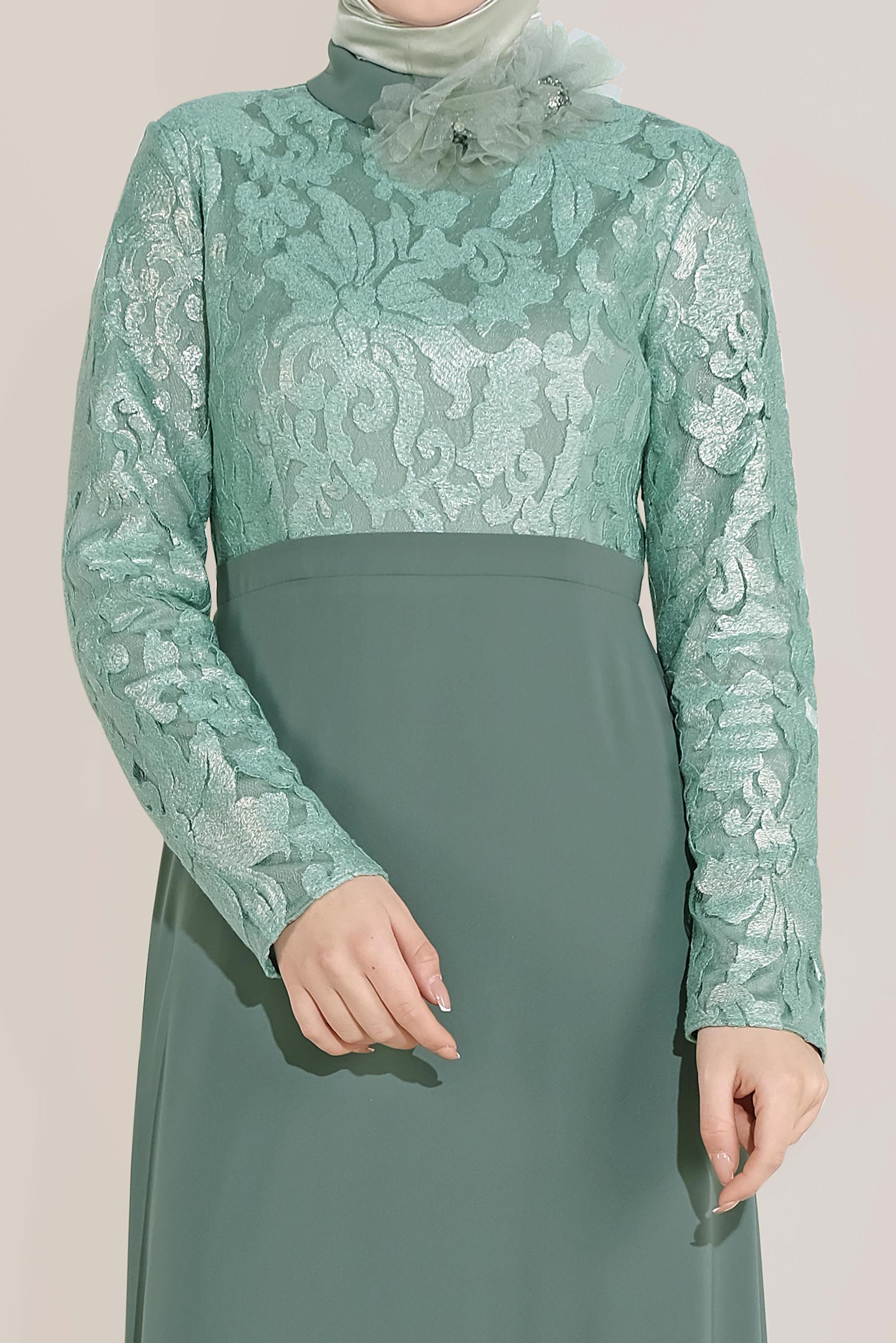 Tesettür giyim YEŞİL YAKASI ÇİÇEK BROŞLU DESENLİ ELBİSE 40598-1 