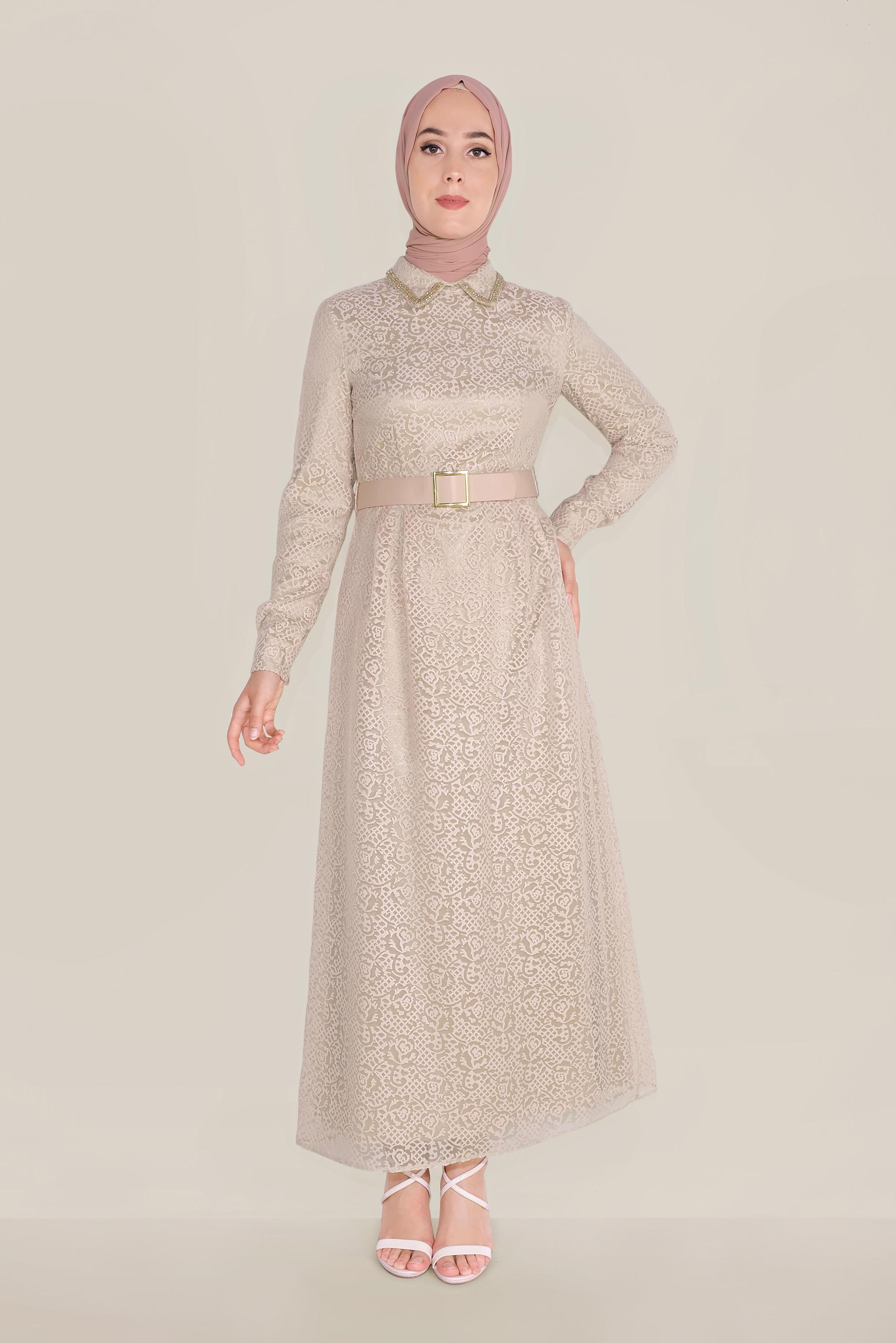 Tesettür giyim BEJ YAKASI BONCUK İŞLEMELİ DANTEL ELBİSE 40599 