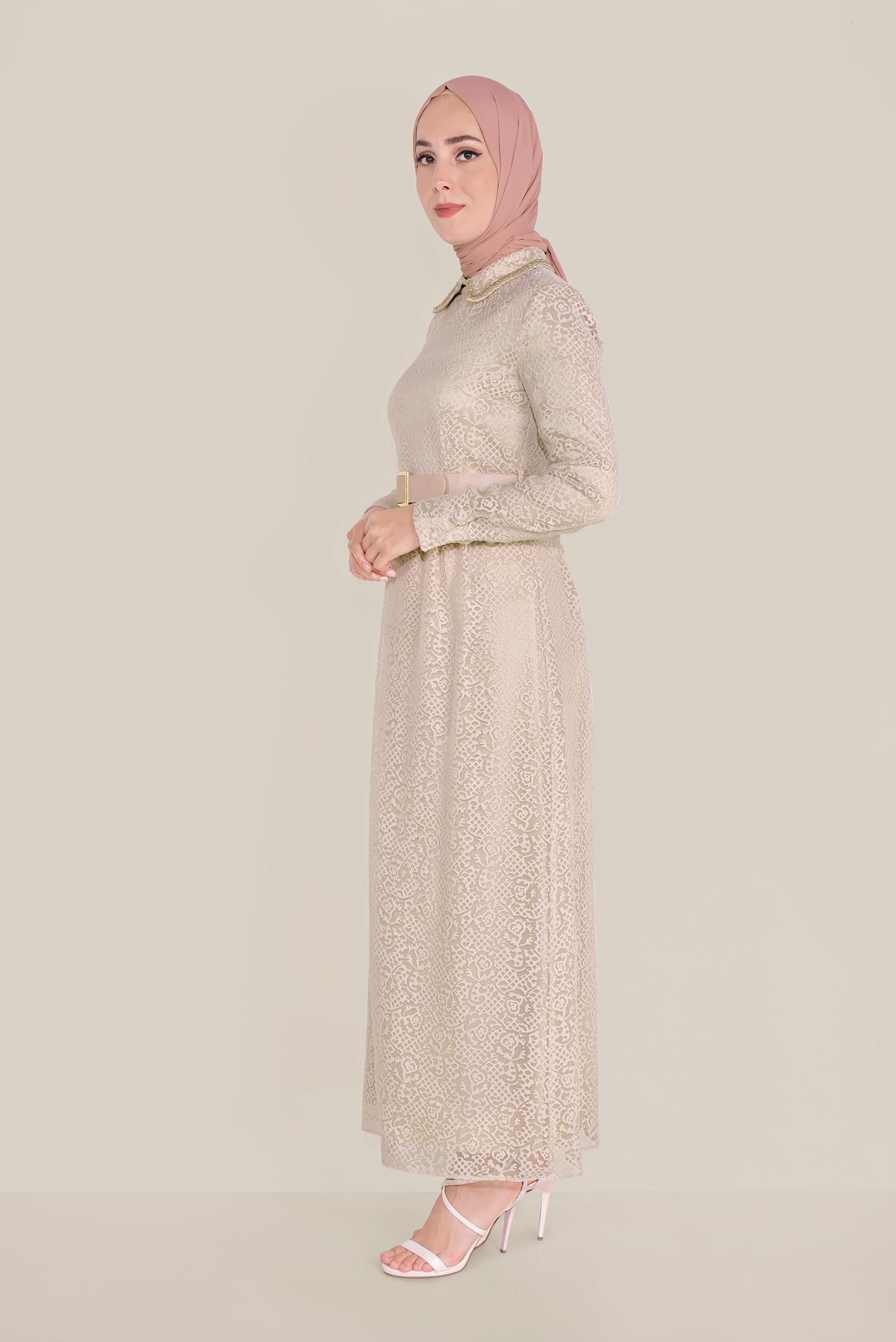 Tesettür giyim BEJ YAKASI BONCUK İŞLEMELİ DANTEL ELBİSE 40599 