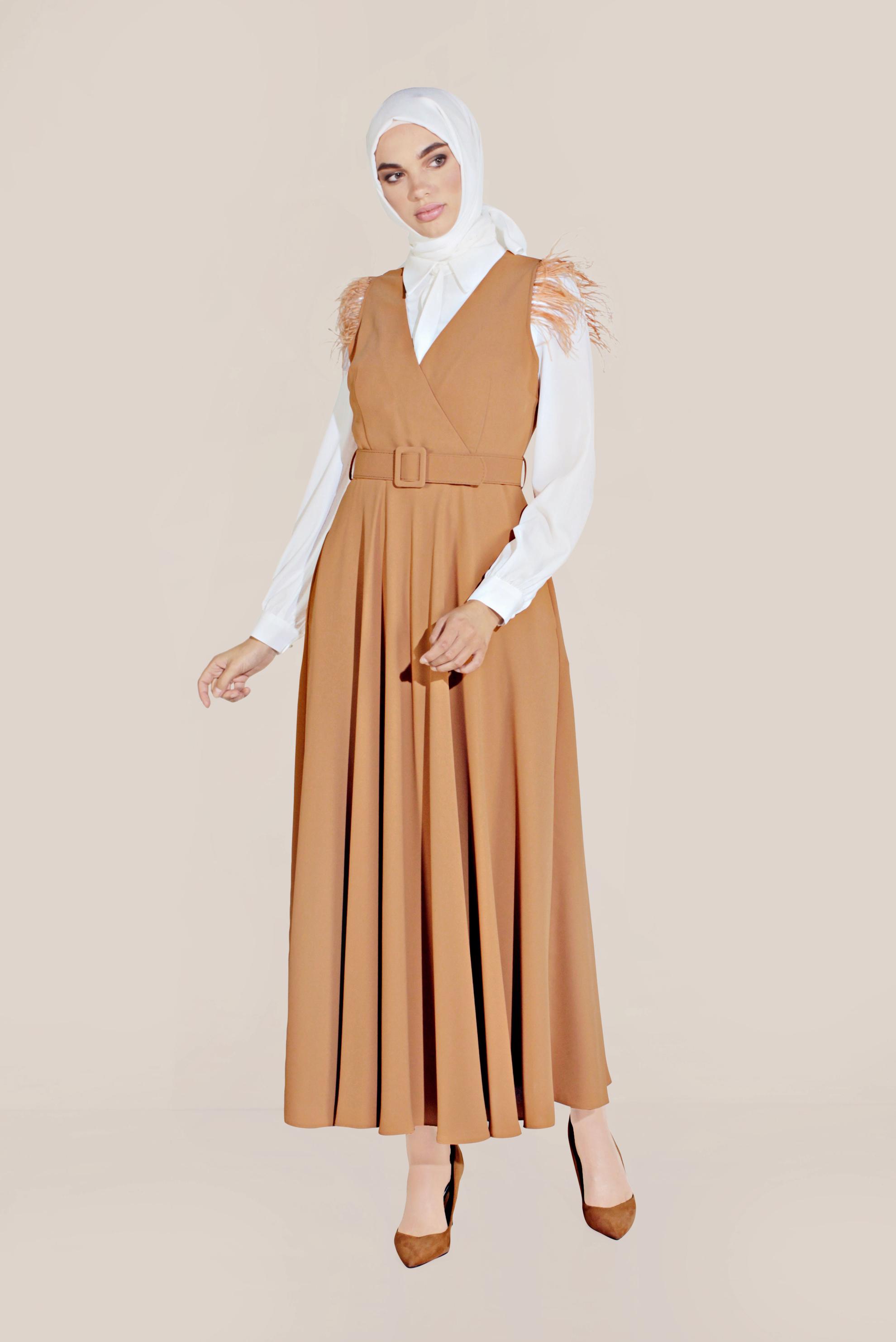 Tesettür giyim KAHVE OMUZLARI TÜYLÜ KEMERLİ ELBİSE 40602