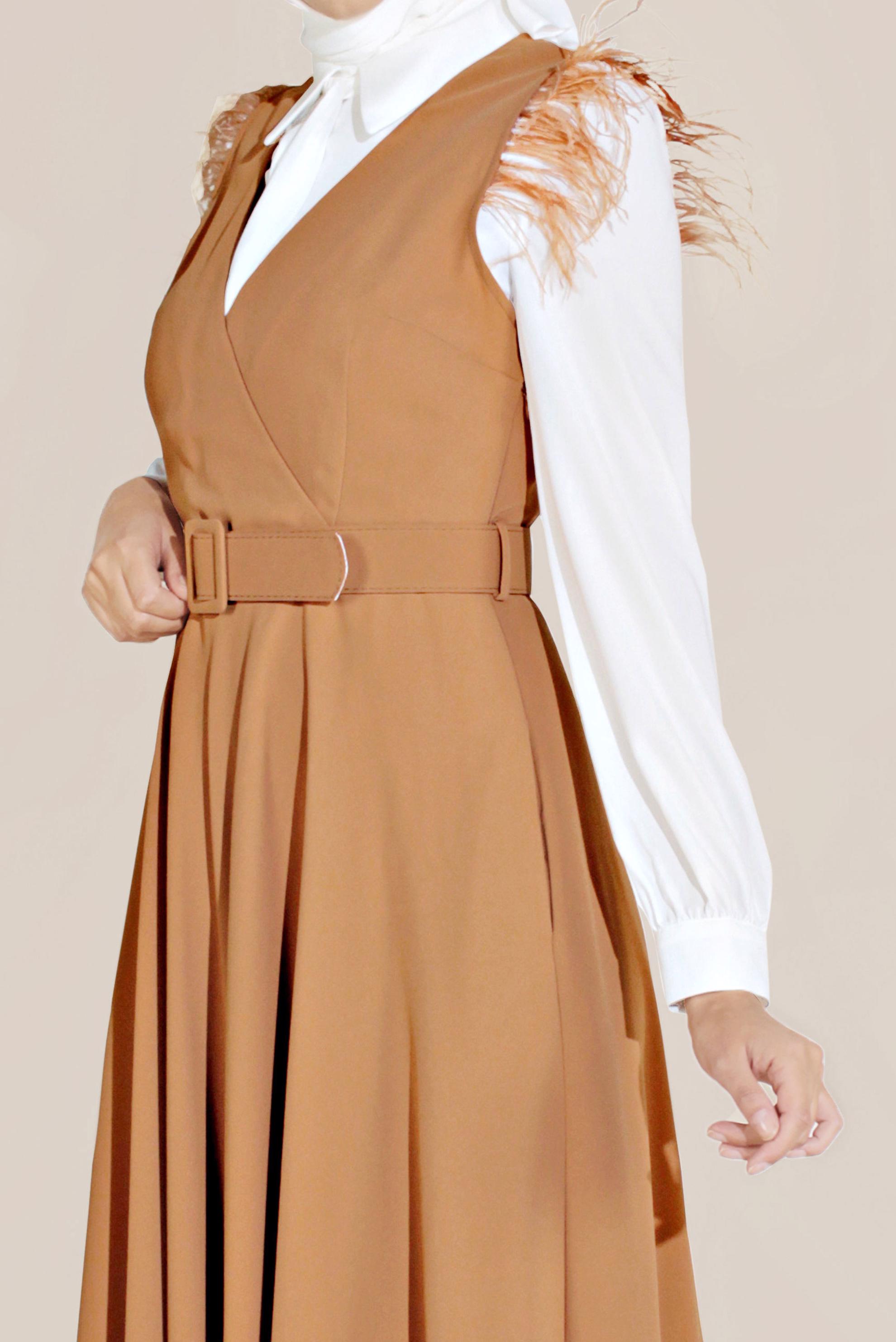 Tesettür giyim KAHVE OMUZLARI TÜYLÜ KEMERLİ ELBİSE 40602