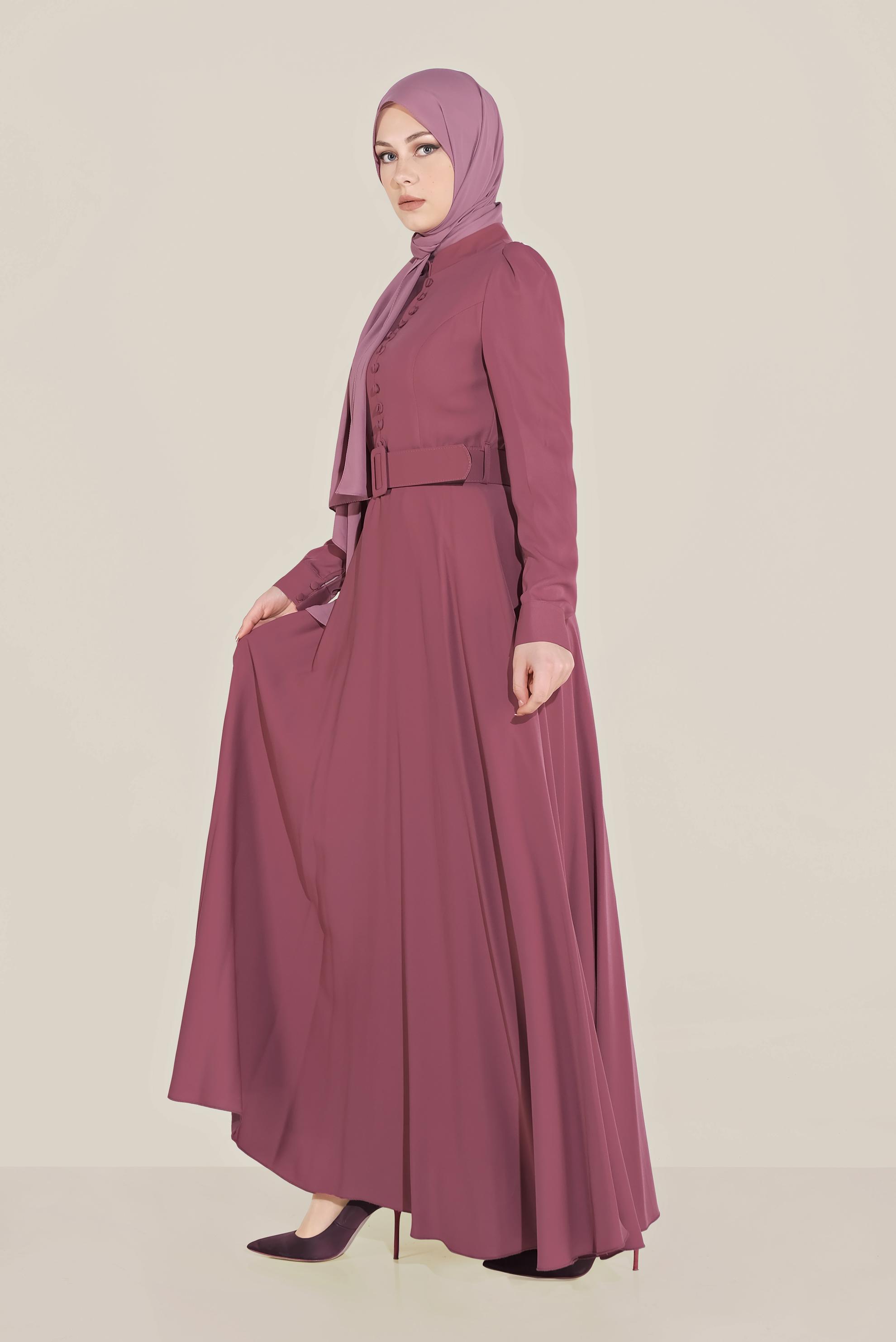 Tesettür giyim PEMBE DÜĞME DETAYLI KEMERLİ ELBİSE 40625