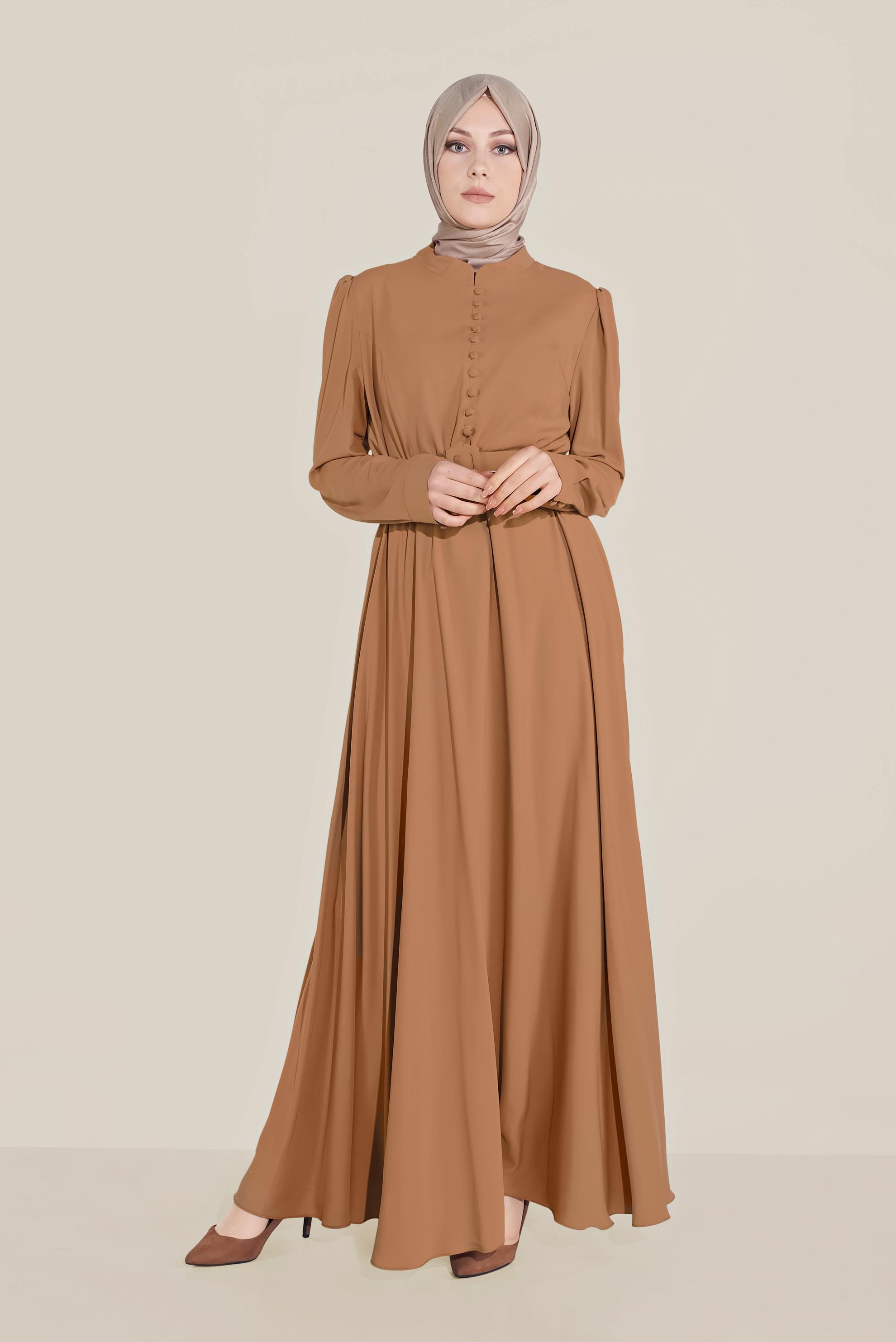 Tesettür giyim KAHVE DÜĞME DETAYLI KEMERLİ ELBİSE 40625
