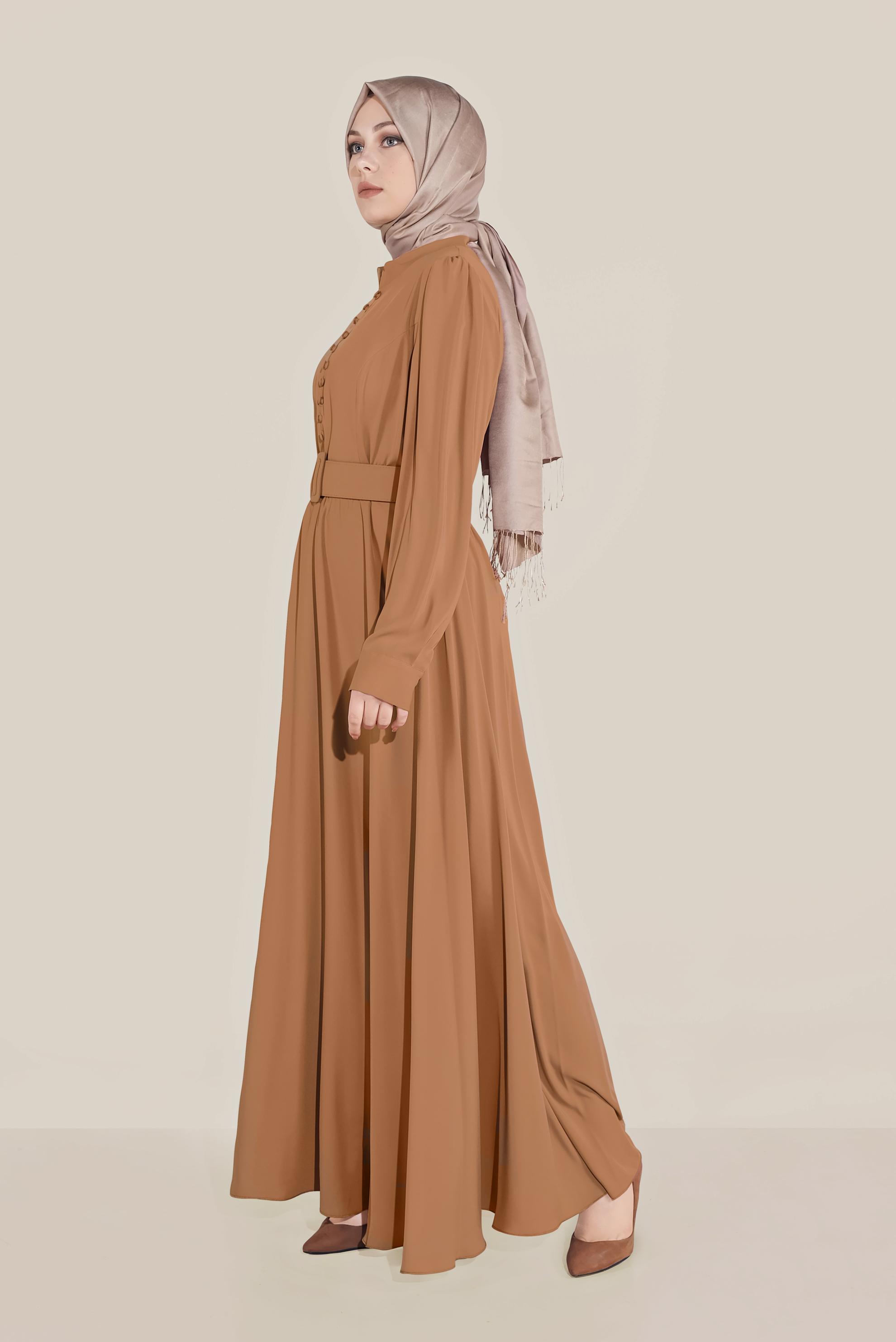 Tesettür giyim KAHVE DÜĞME DETAYLI KEMERLİ ELBİSE 40625