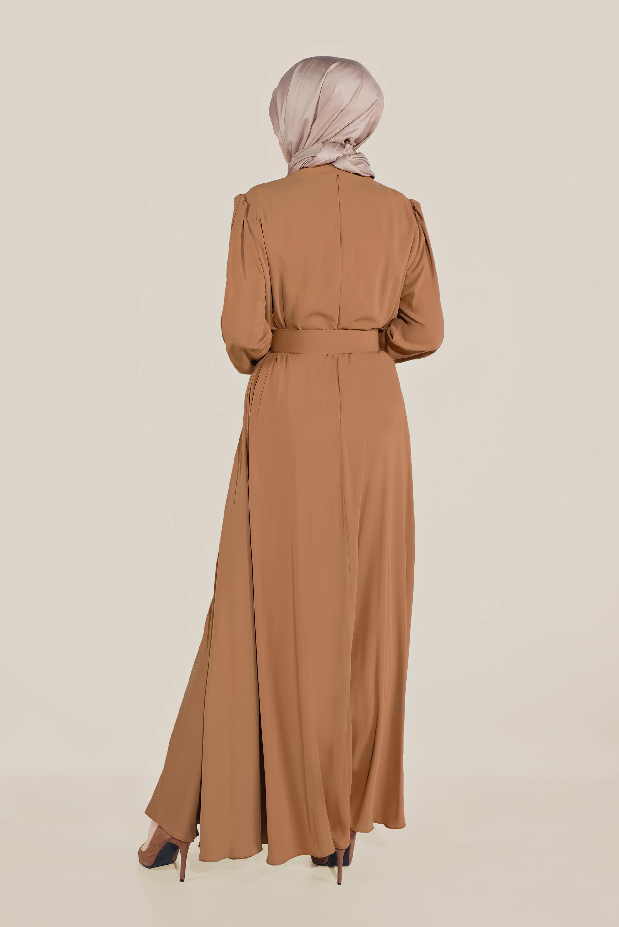 Tesettür giyim KAHVE DÜĞME DETAYLI KEMERLİ ELBİSE 40625
