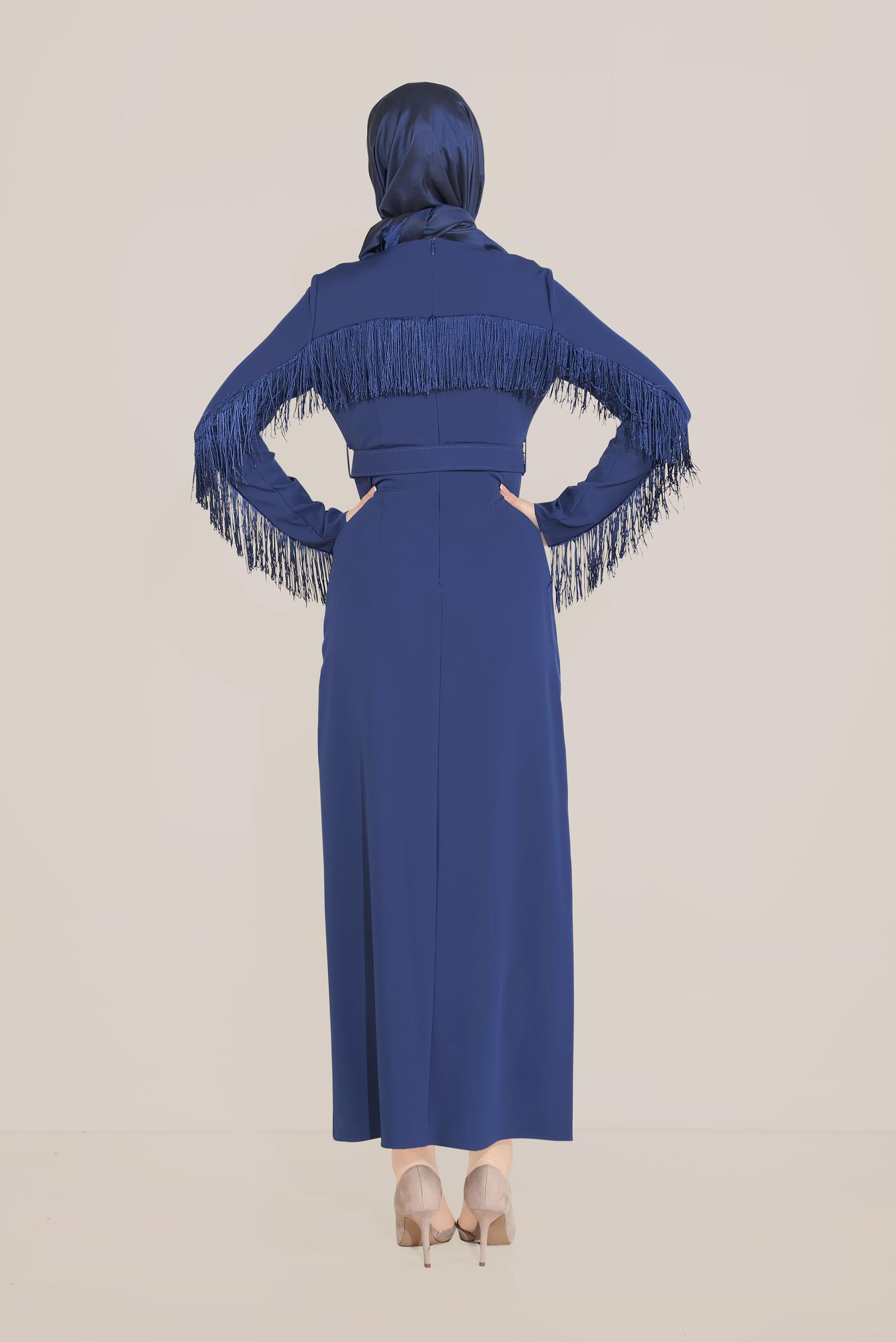 Tesettür giyim LACİVERT KOLLARI VE SIRTI PÜSKÜLLÜ KEMERLİ ELBİSE 40626