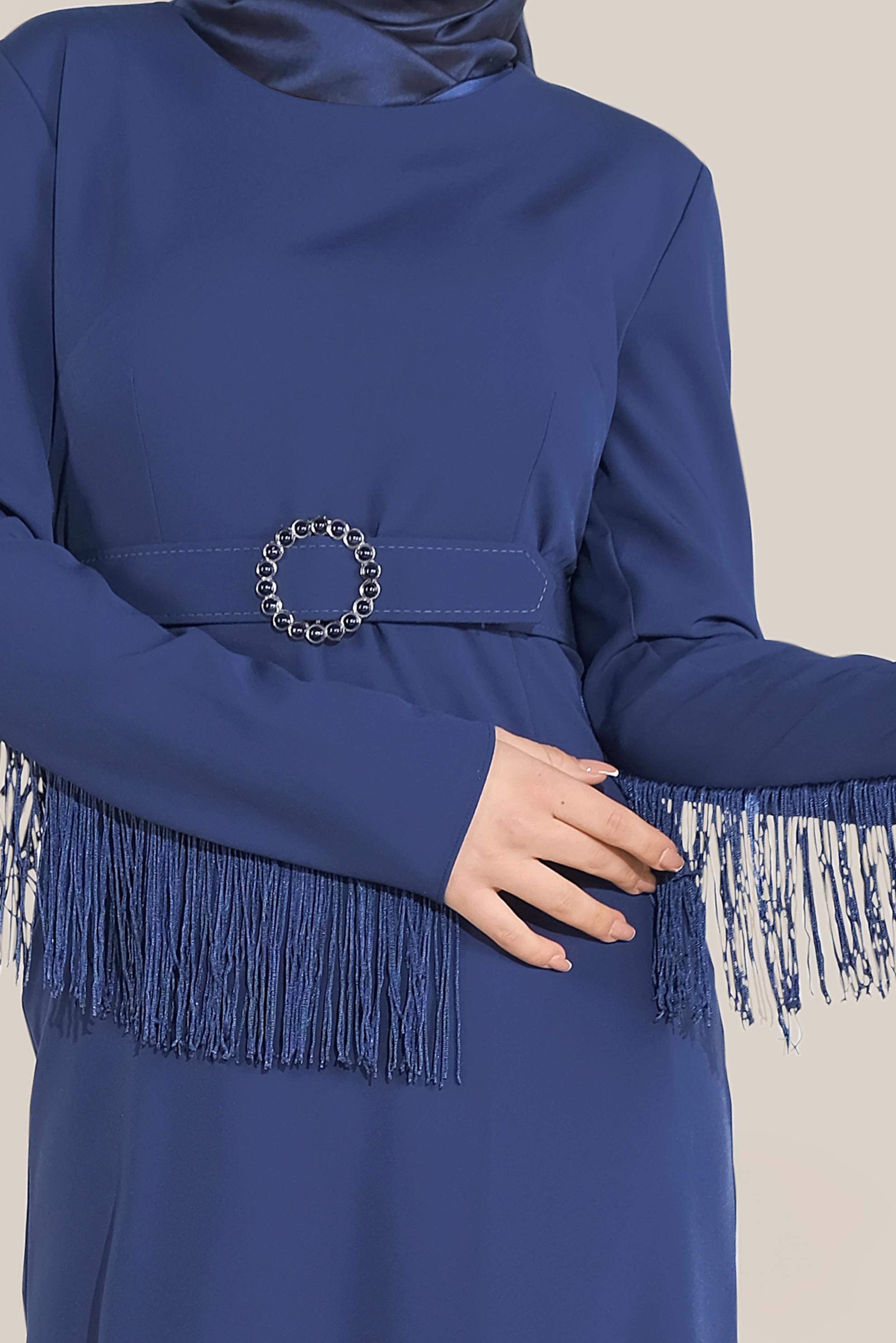 Tesettür giyim LACİVERT KOLLARI VE SIRTI PÜSKÜLLÜ KEMERLİ ELBİSE 40626