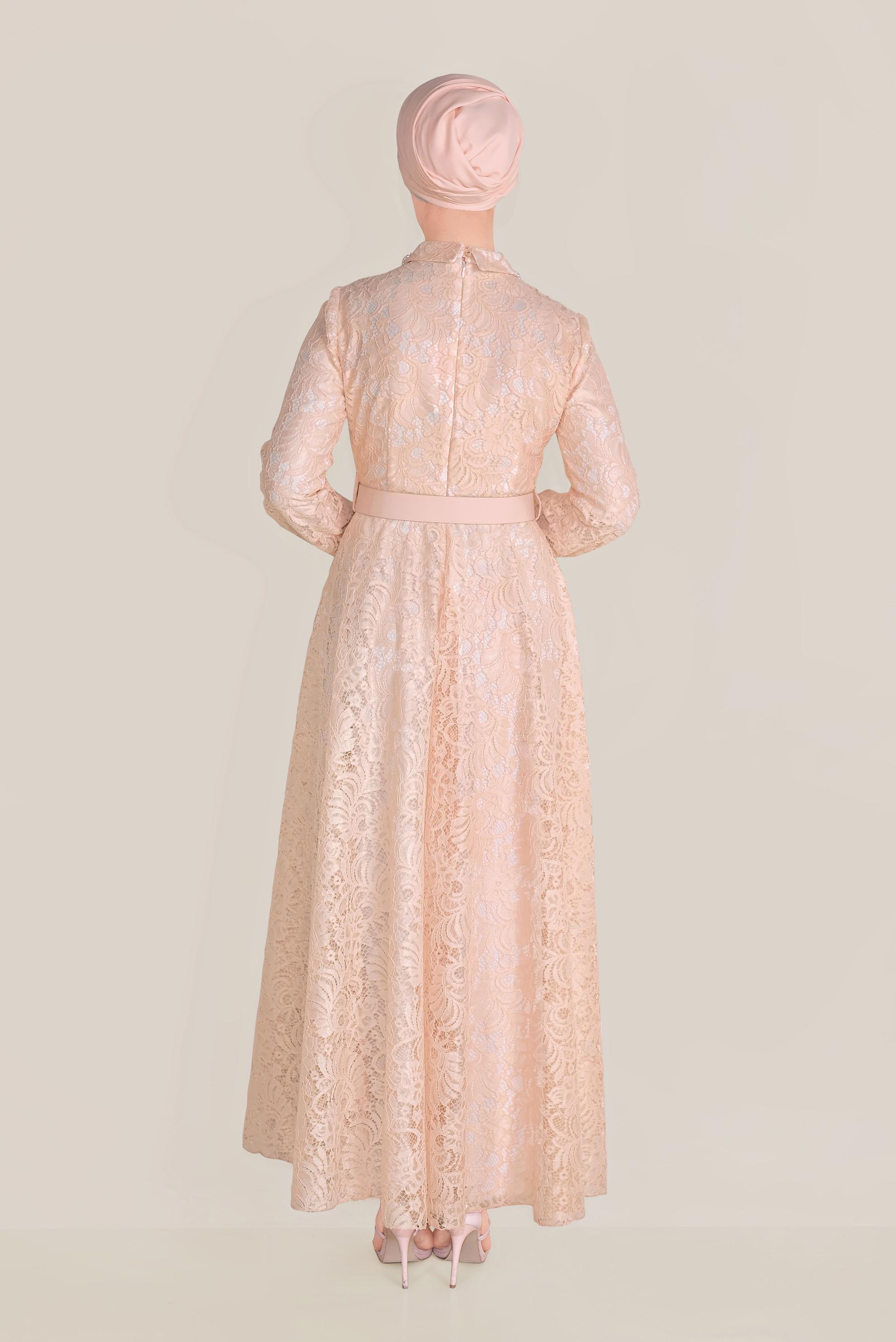 Tesettür giyim PUDRA YAKASI BONCUK İŞLEMELİ DANTEL ELBİSE 40630 