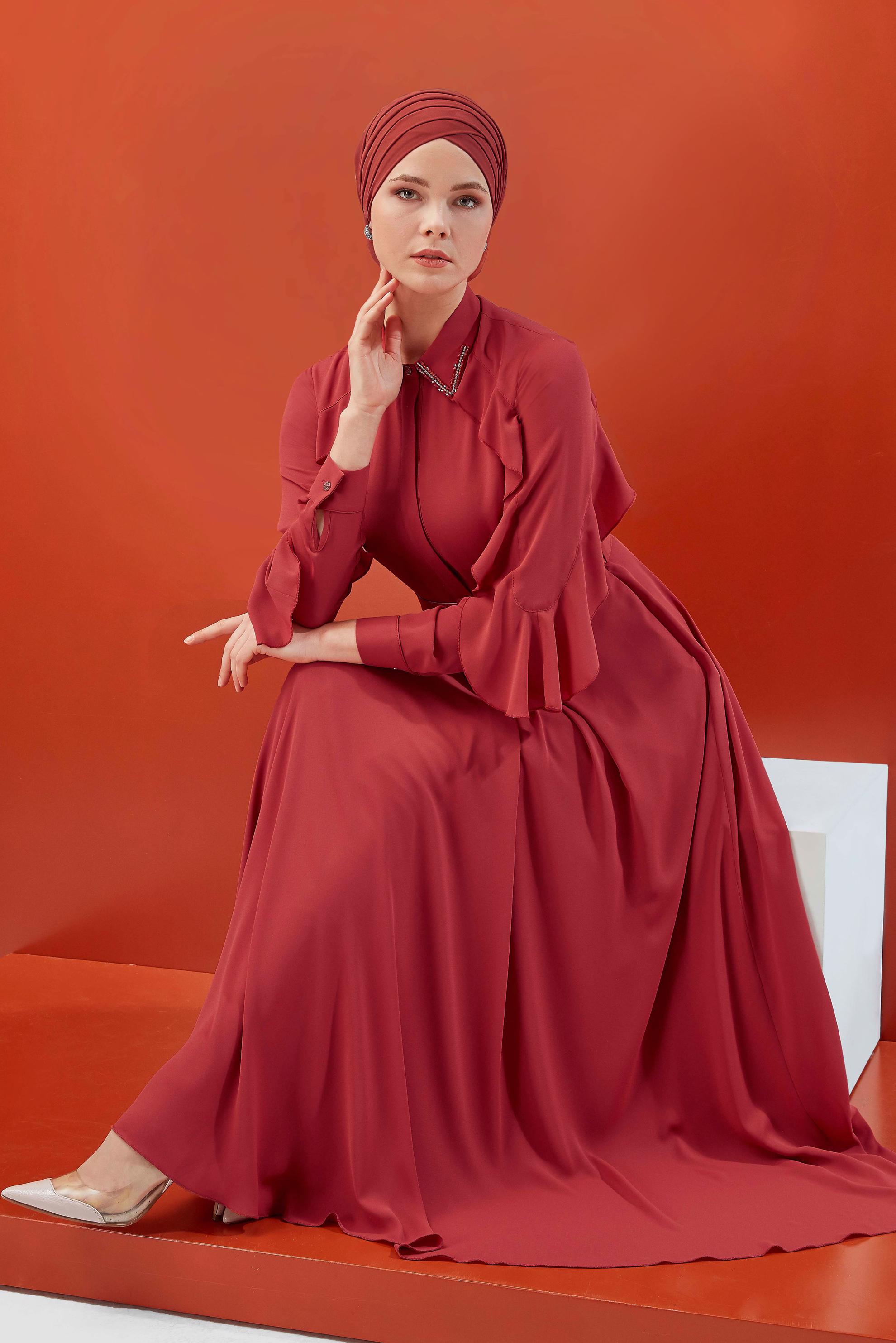 Tesettür giyim KIRMIZI YAKASI BONCUK İŞLEMELİ ELBİSE 40649