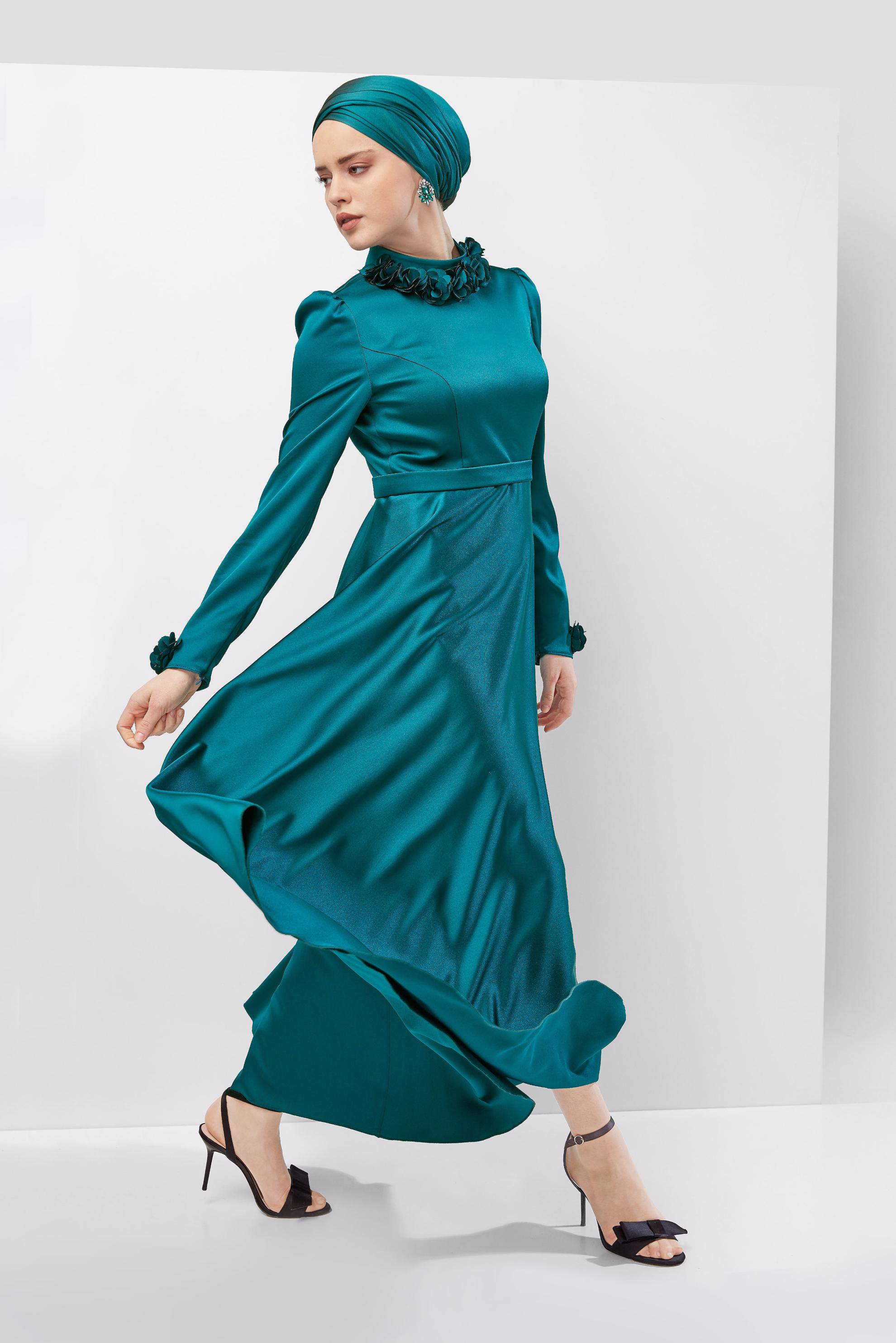 Tesettür giyim MAVİ YAKASI ÇİÇEK İŞLEMELİ ELBİSE 40677 